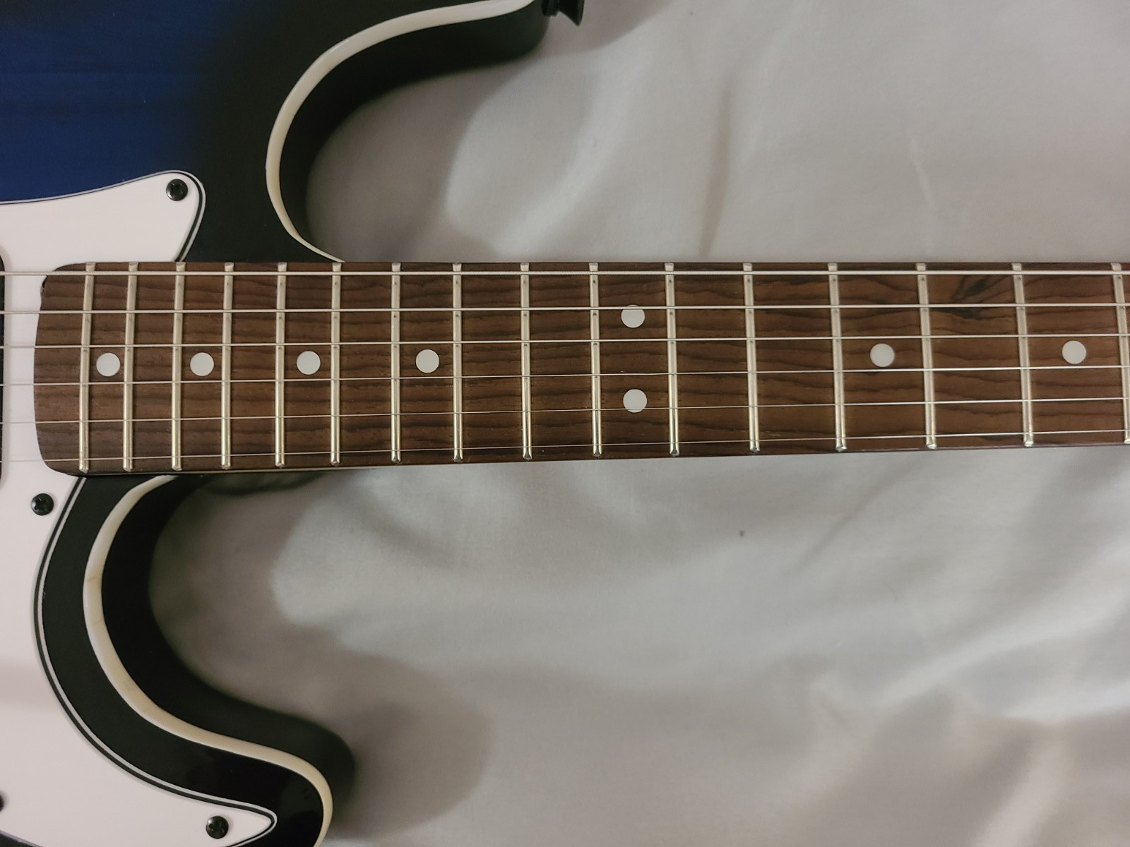 Stratocaster Partscaster – transparent blue with white binding