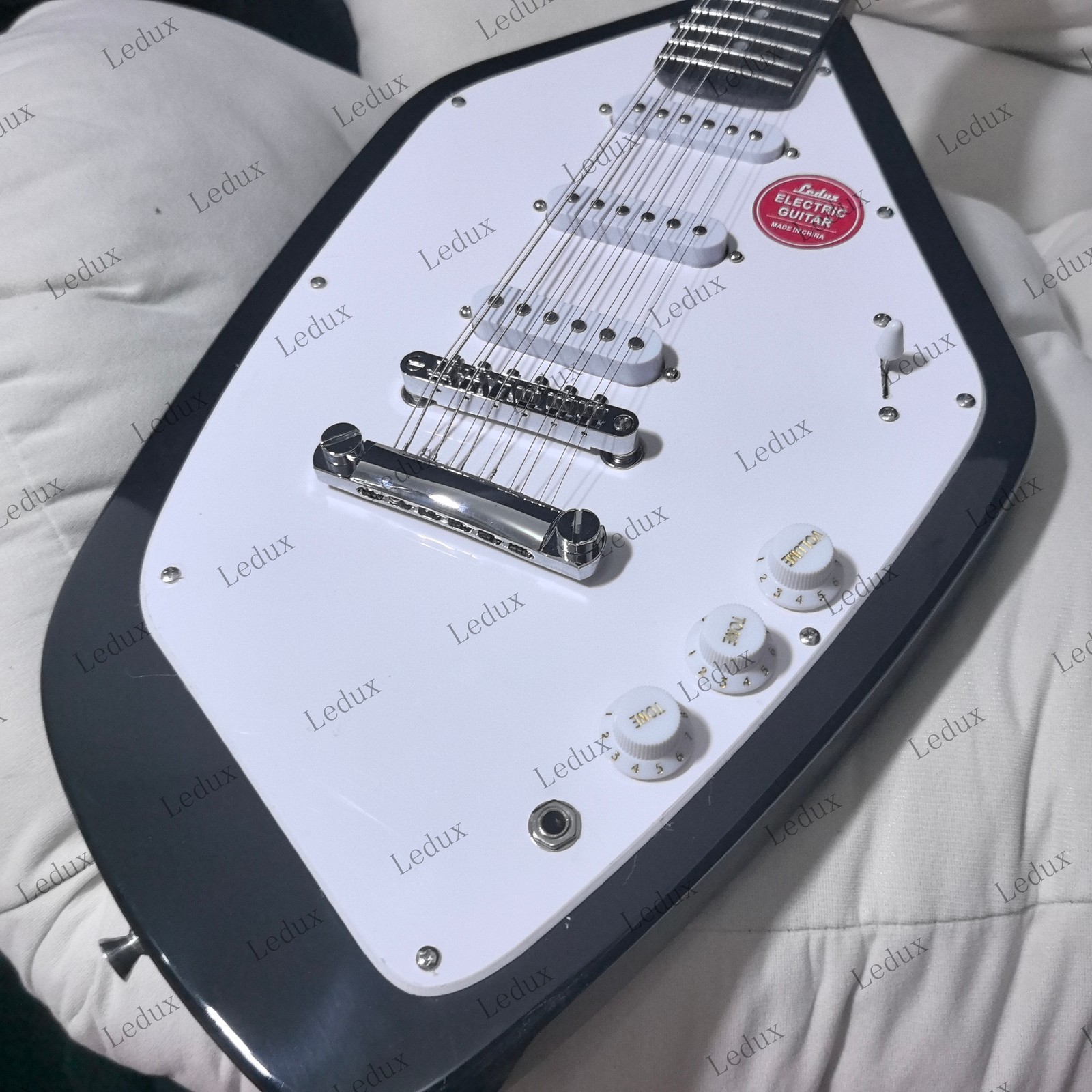 12-String Electric Guitar Solid Body Rosewood Fingerboard C Neck SSS Pickups