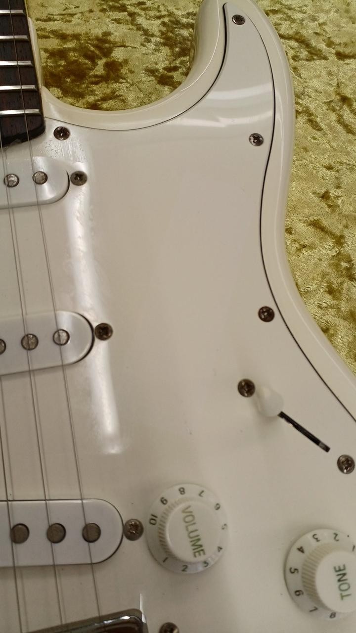 BUSKER’S Stratocaster-type Electric Guitar-01