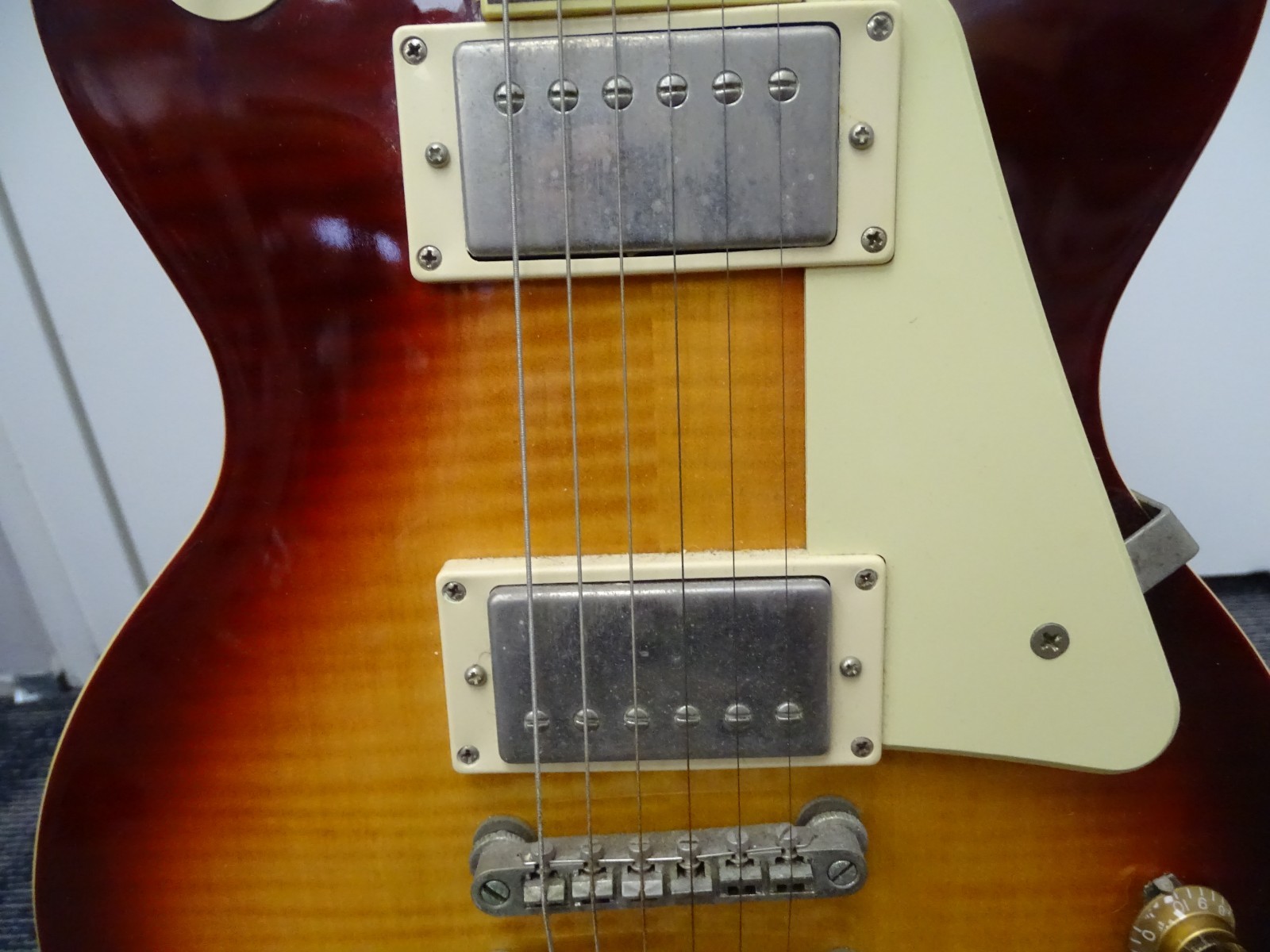 2020 Epiphone Les Paul Standard Cherry Sunburst Guitar (19427-Show-mss)