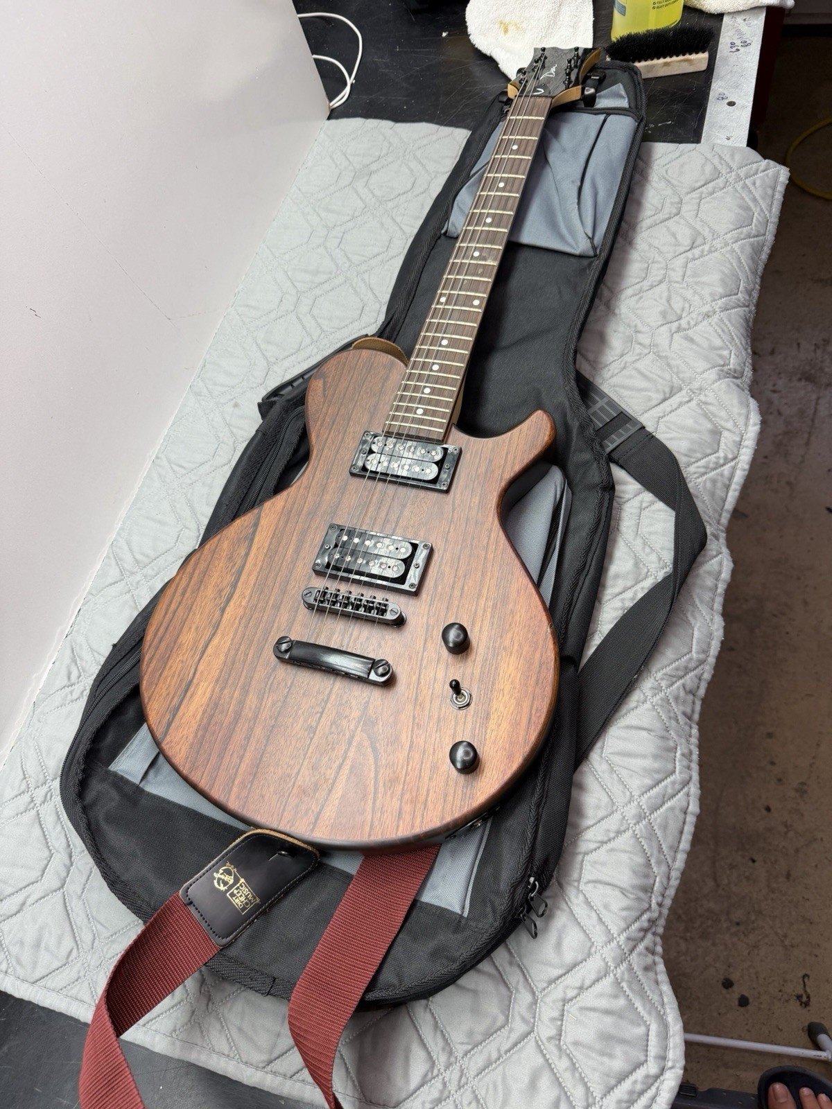 Dean Evo Electric Guitar Natural Finish w/ Gig Bag – Excellent Condition