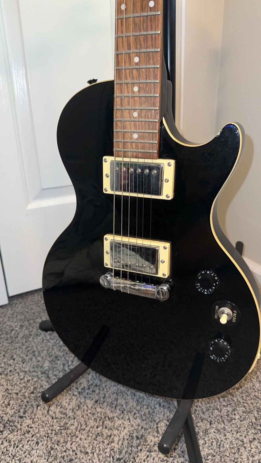 Gibson-Baldwin Epoch Les Paul 2000s – Black, Plus Fender 15G Amp 