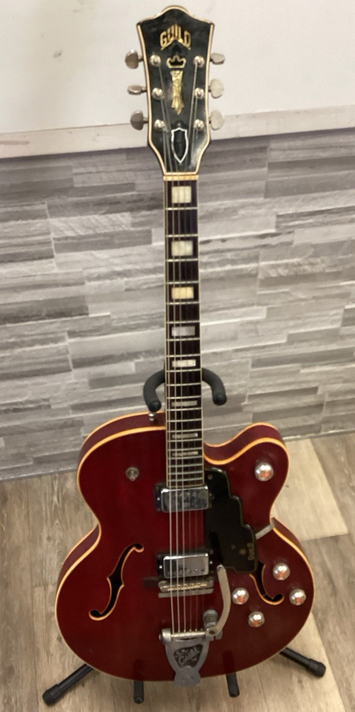 Rare 1967 Guild Duane Eddy DE 400 in maroon finish hollowbody jazz