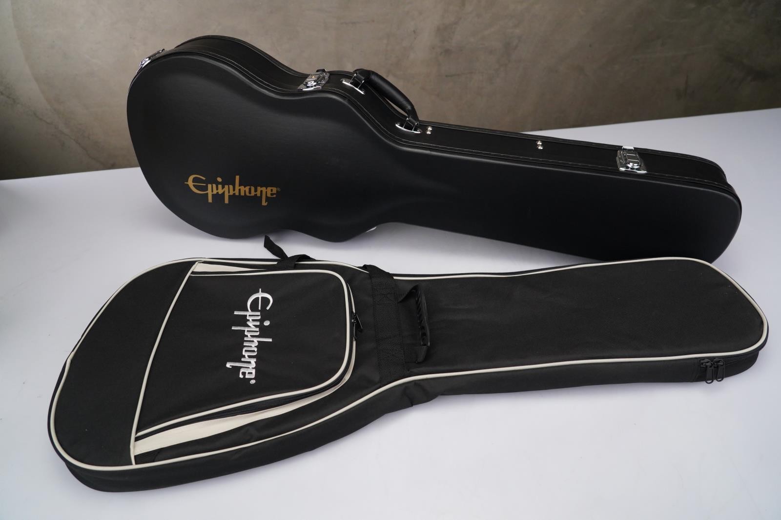 Epiphone Les Paul Custom Black w/ P90s Guitar Center w/ Case & Gig Bag #59252