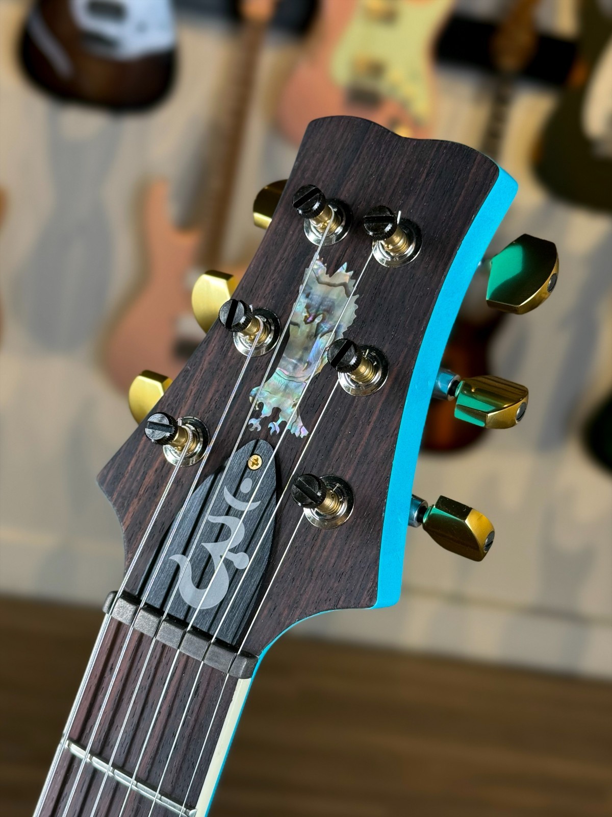 PRS Santana Retro Sprayer’s Choice – Blue Turquoise Pearl Sparkle