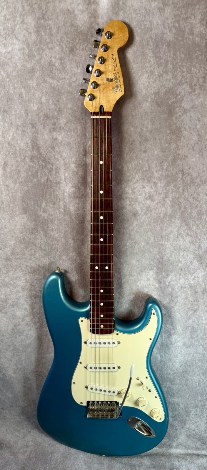 Fender Standard Stratocaster 1996 electric guitar Lake Placid Blue MIM