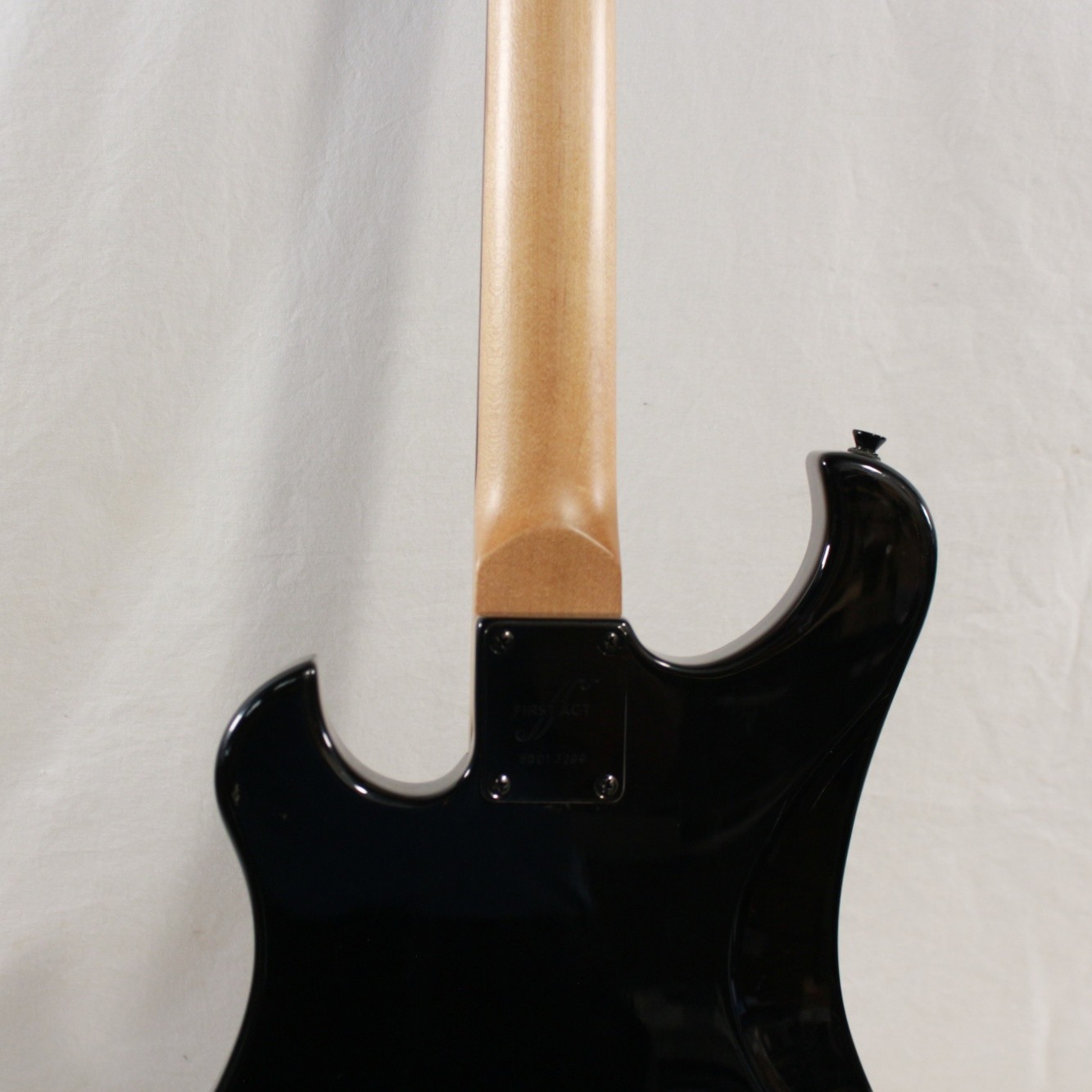 First Act ME636 Double Cutaway Electric Guitar in Black (FOR PARTS-NOT WORKING)