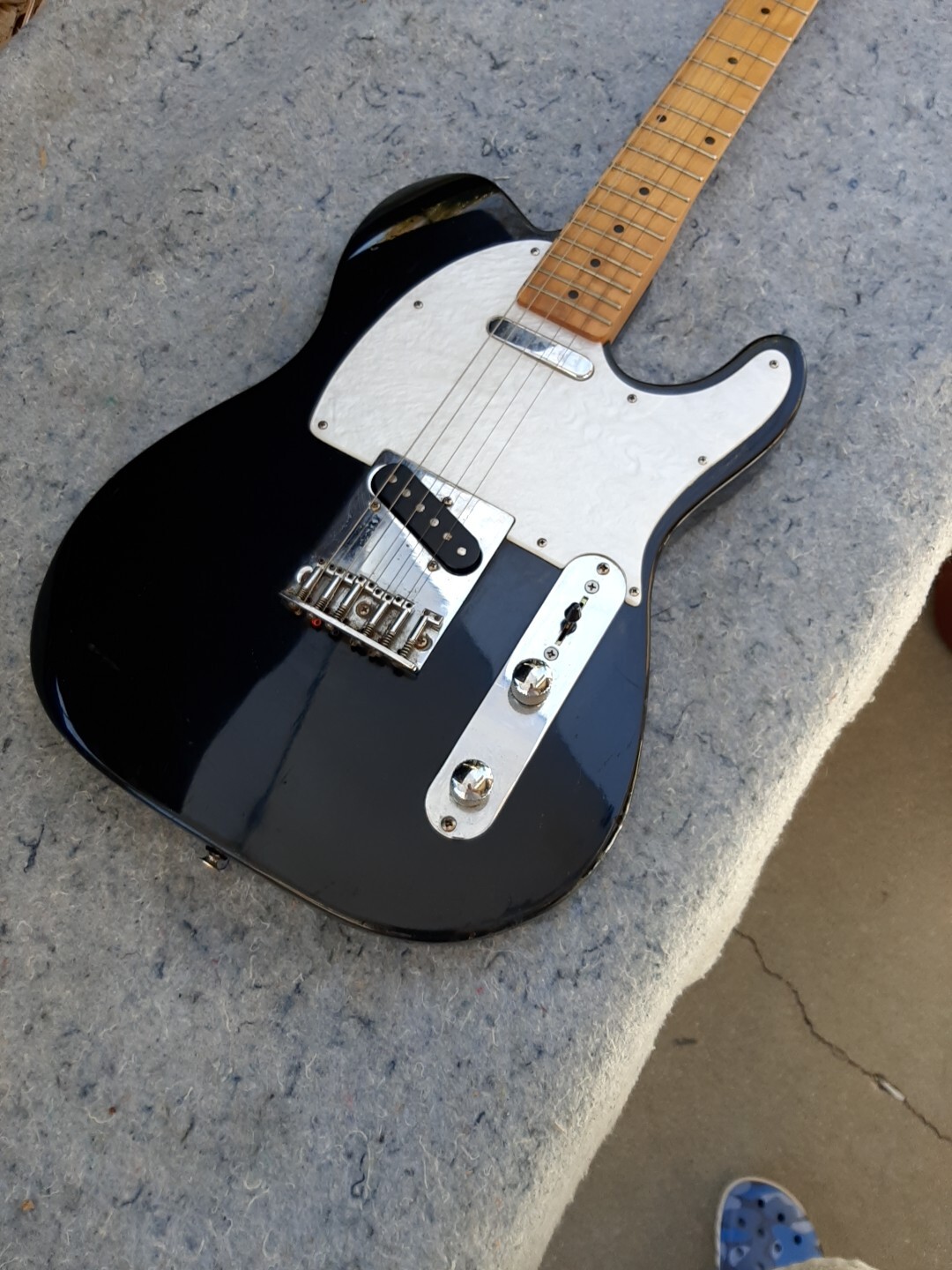 Rare Alvarez Electric Guitar With Soft Case Has Had Some Repairs Broken Nut