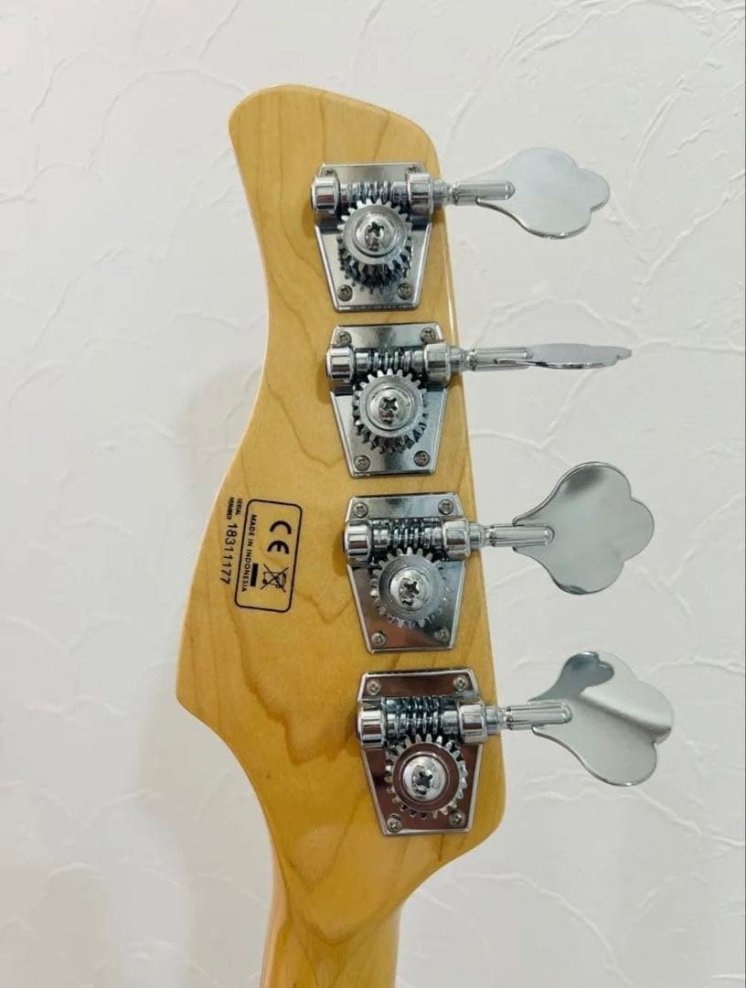 Sire V7 Vintage Ash 4St 2Nd Gen Genuine Case Included
