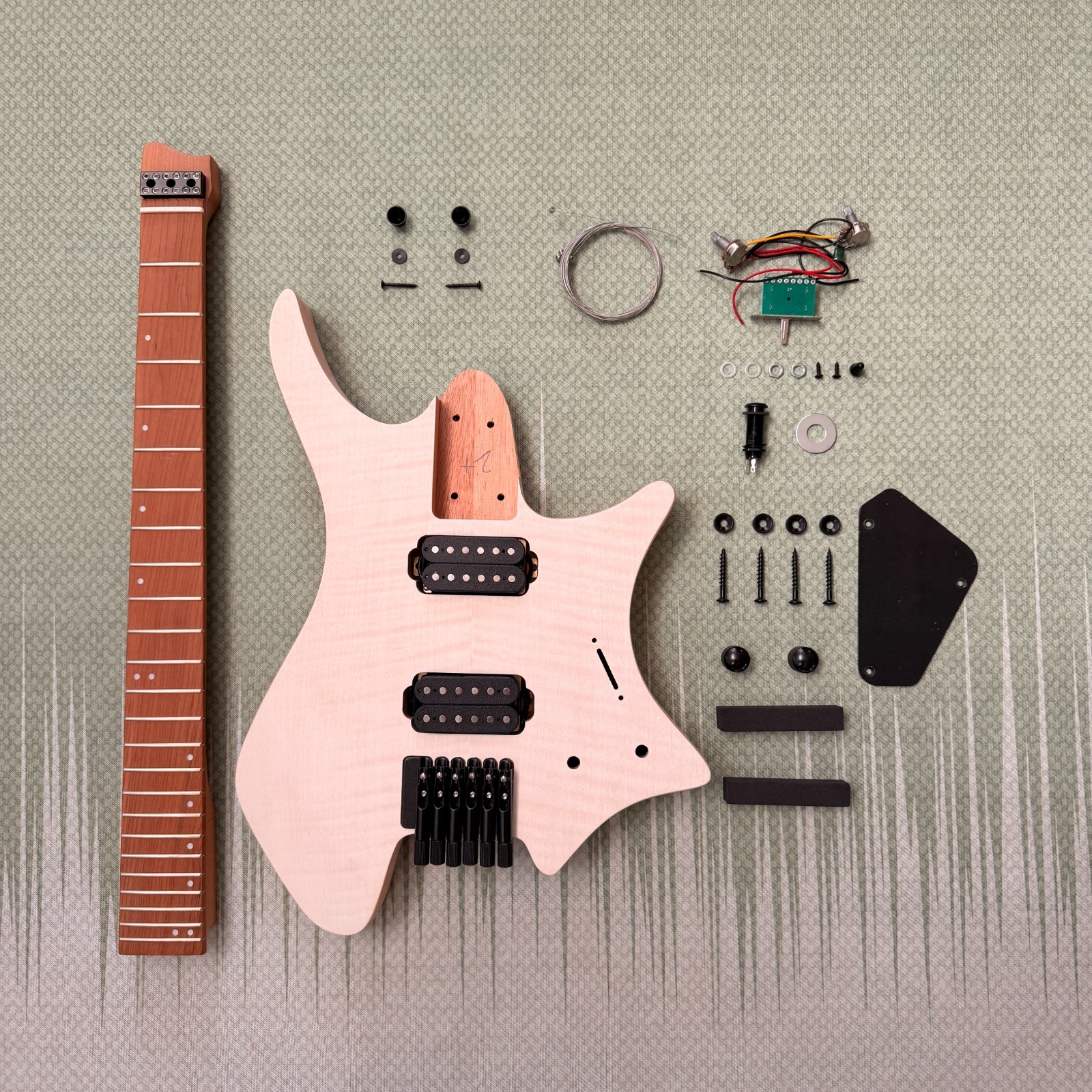 Headless DIY Electric Guitar Kit Flame Maple Veneer Roasted Maple Neck BK part