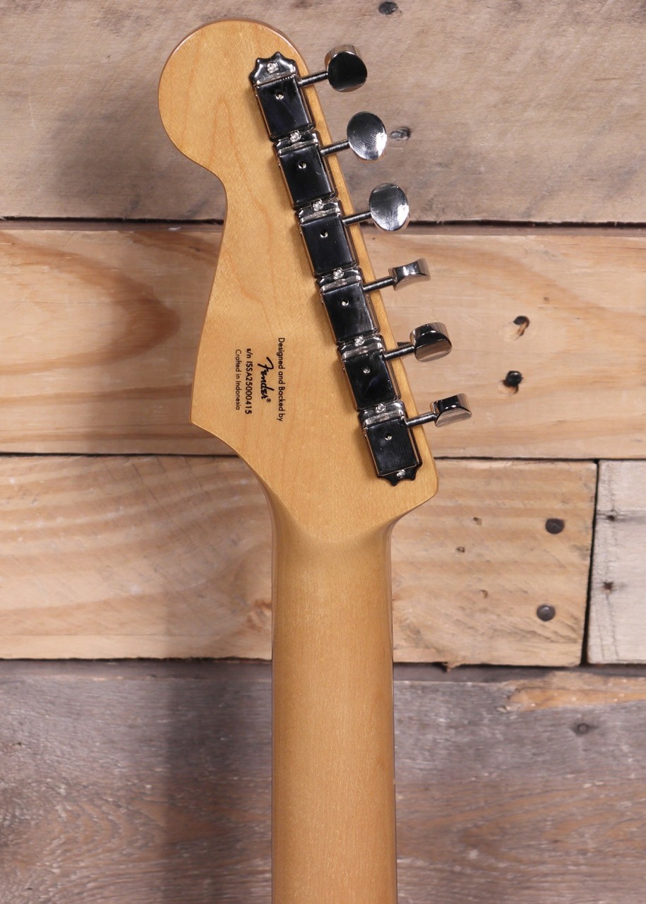 Squier Classic Vibe ’60s Stratocaster Electric Guitar 3-Color Sunburst