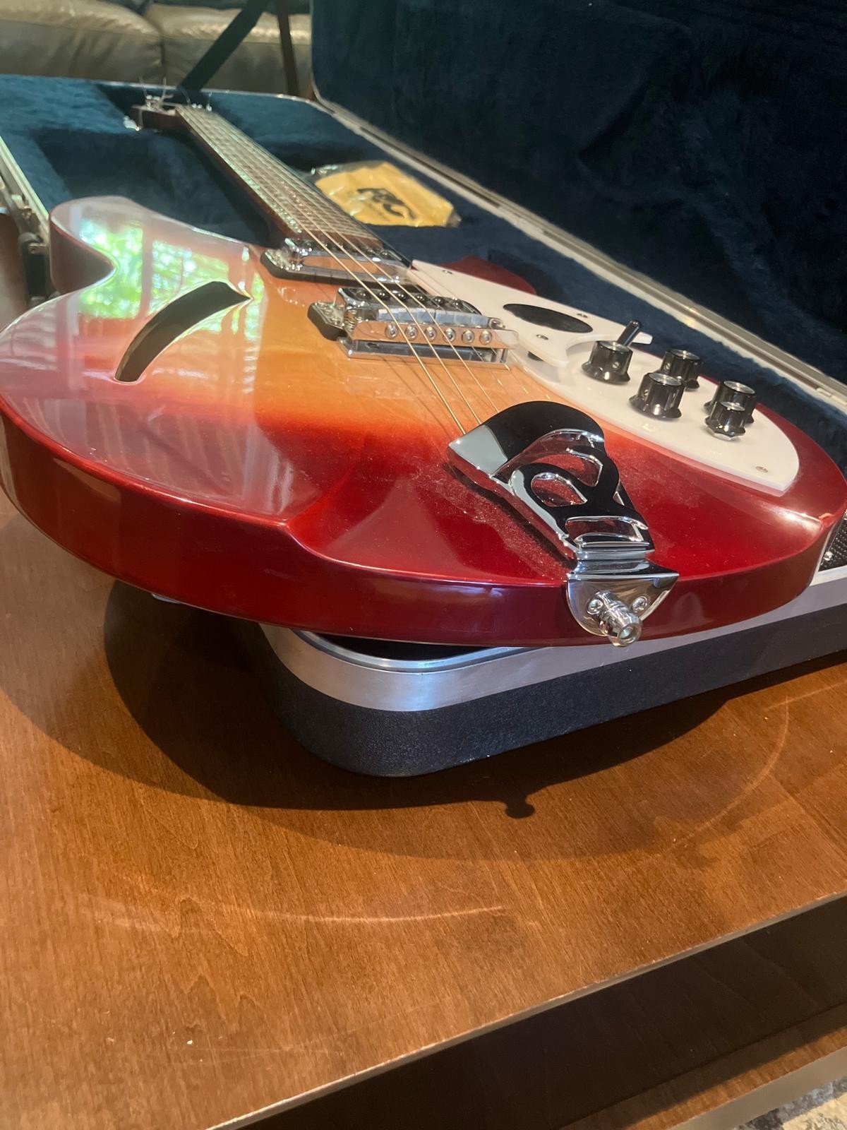 Rickenbacker 330 Fireglo Red Semi-Hollow 6-String Electric Guitar + Hard Case