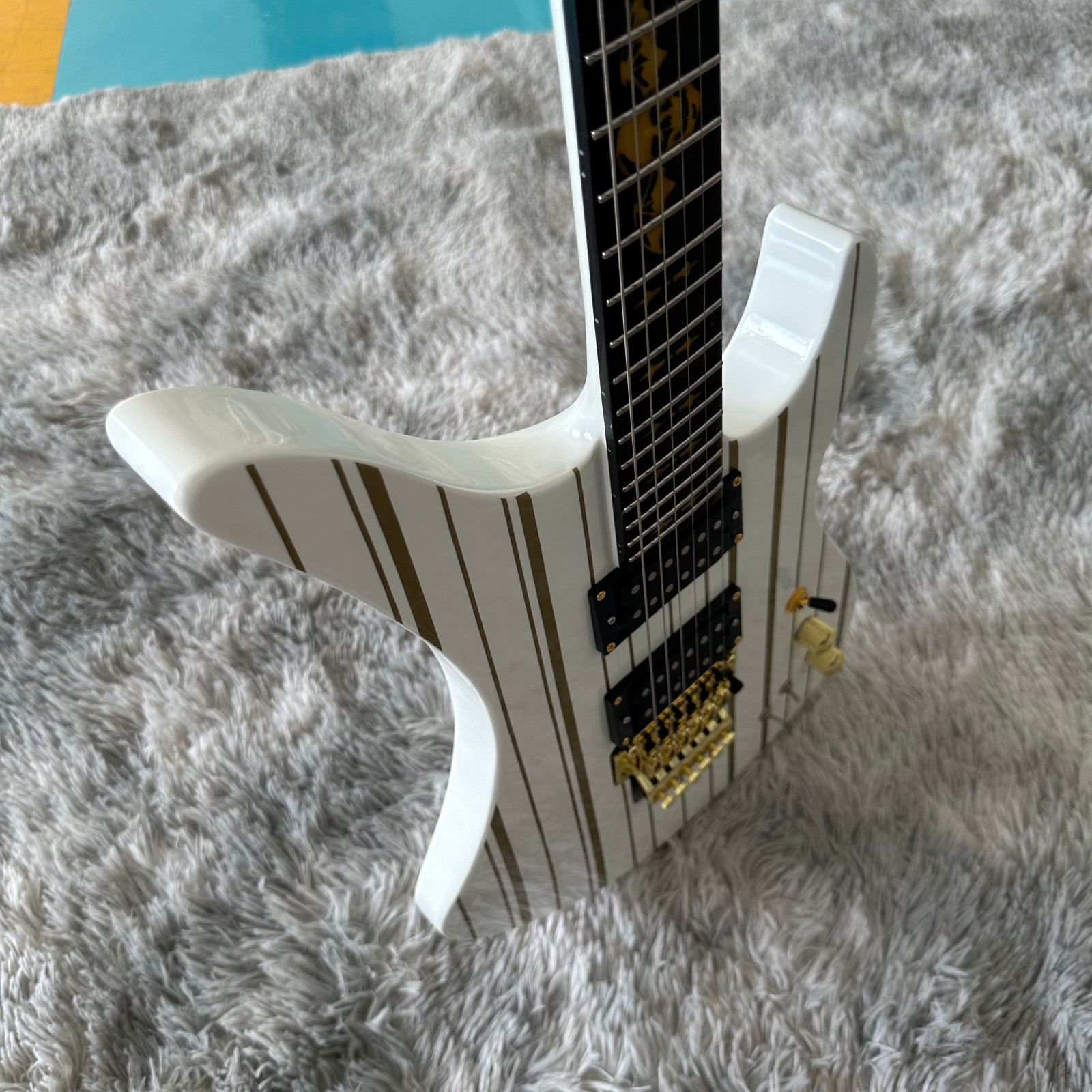 White black striped electric guitar/Musician exclusive/Clown color version/Metal