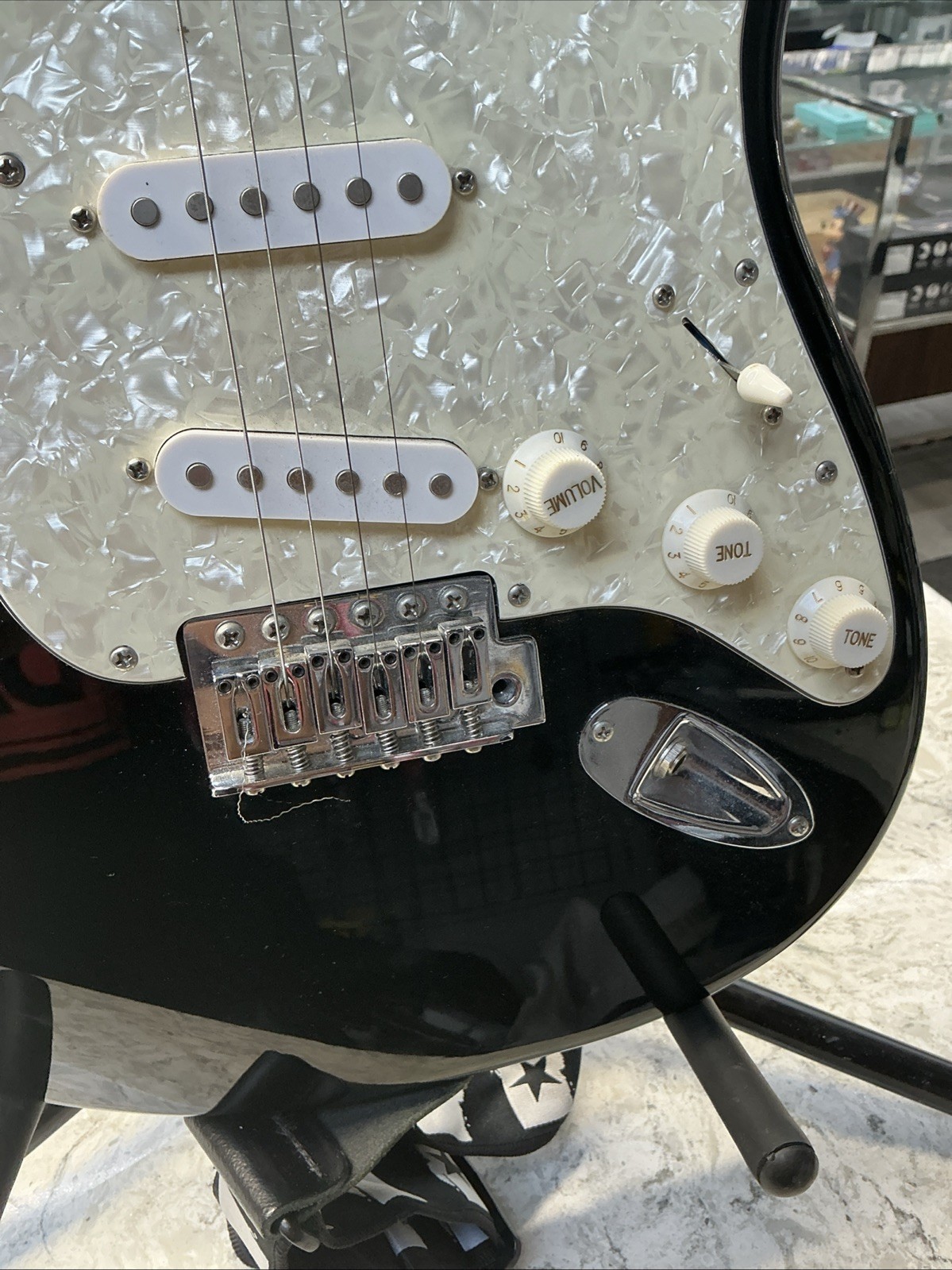 Fender Squier Stratocaster Electric Guitar Black Rosewood Neck Pearloid Pickguar