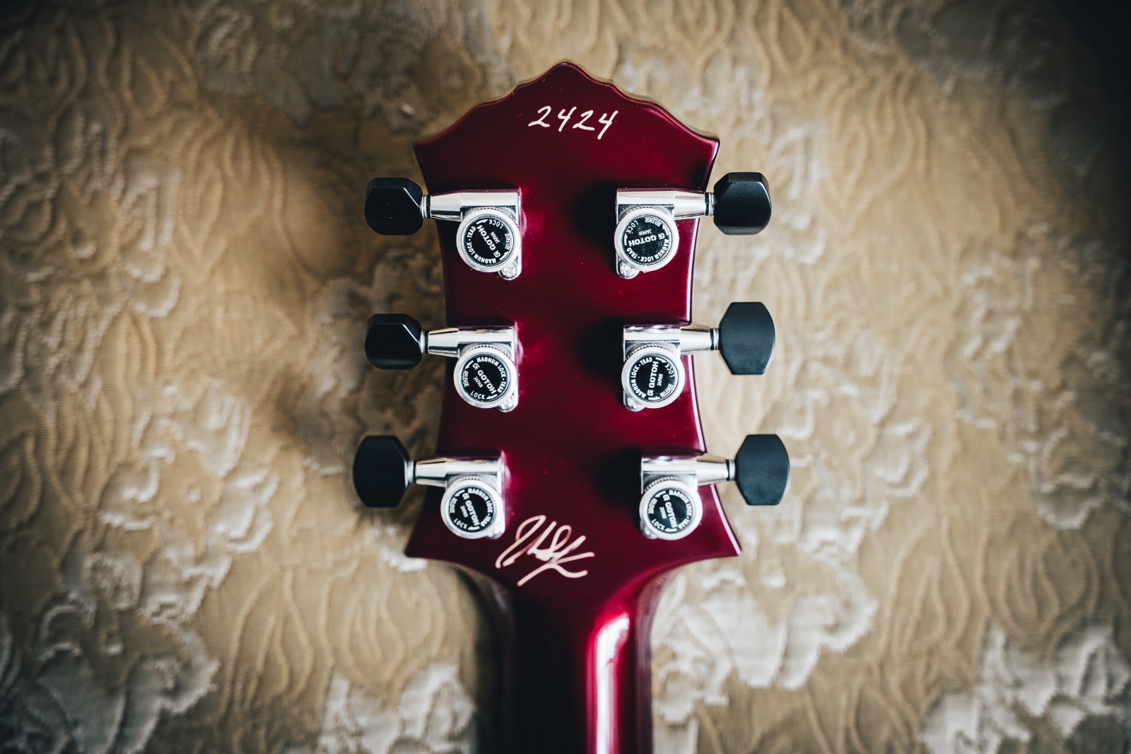 Knaggs Kenai Trem/Octane Red Metallic/Full Maple Binding