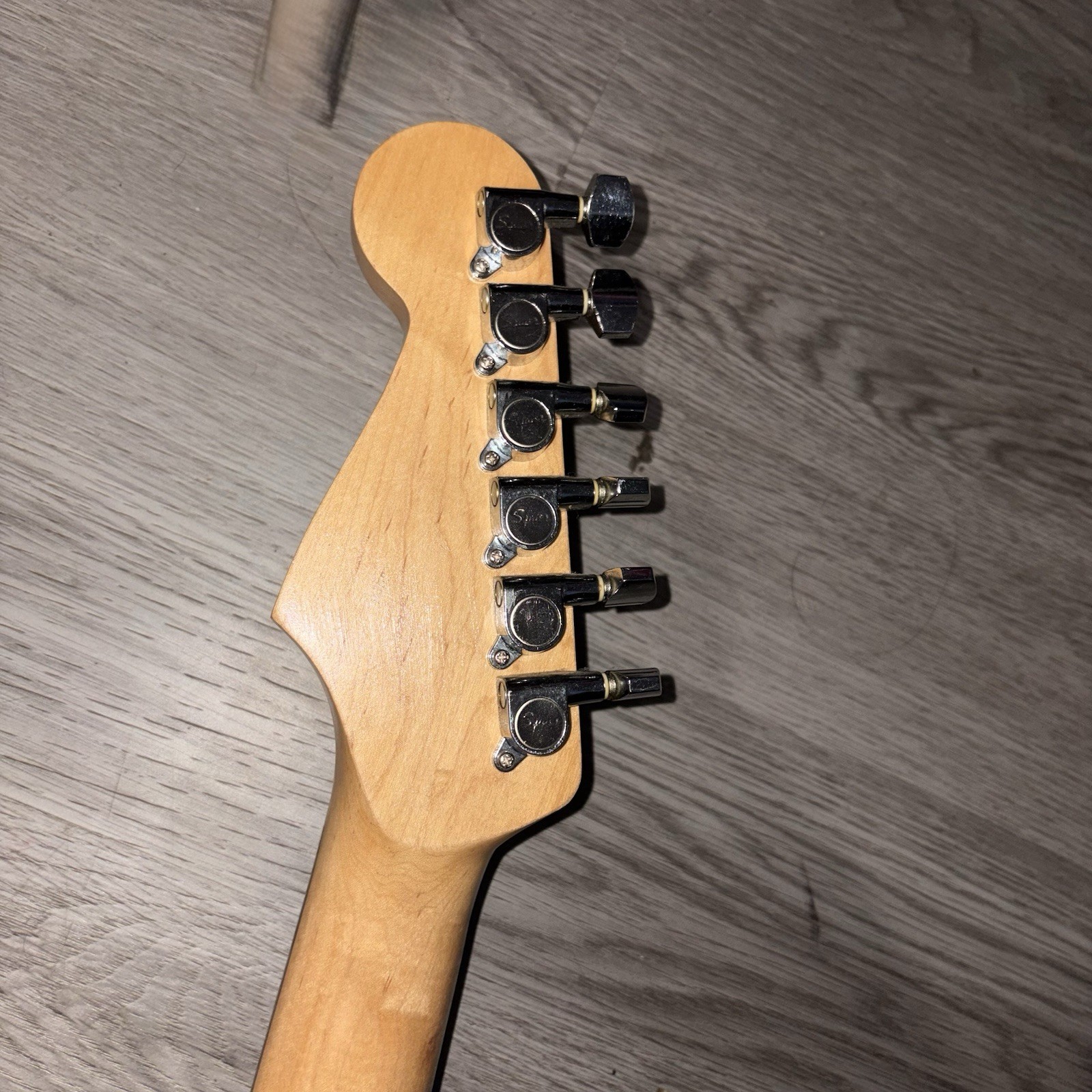 Fender Stratocaster 6-String Electric Guitar made in 2007 Off White used