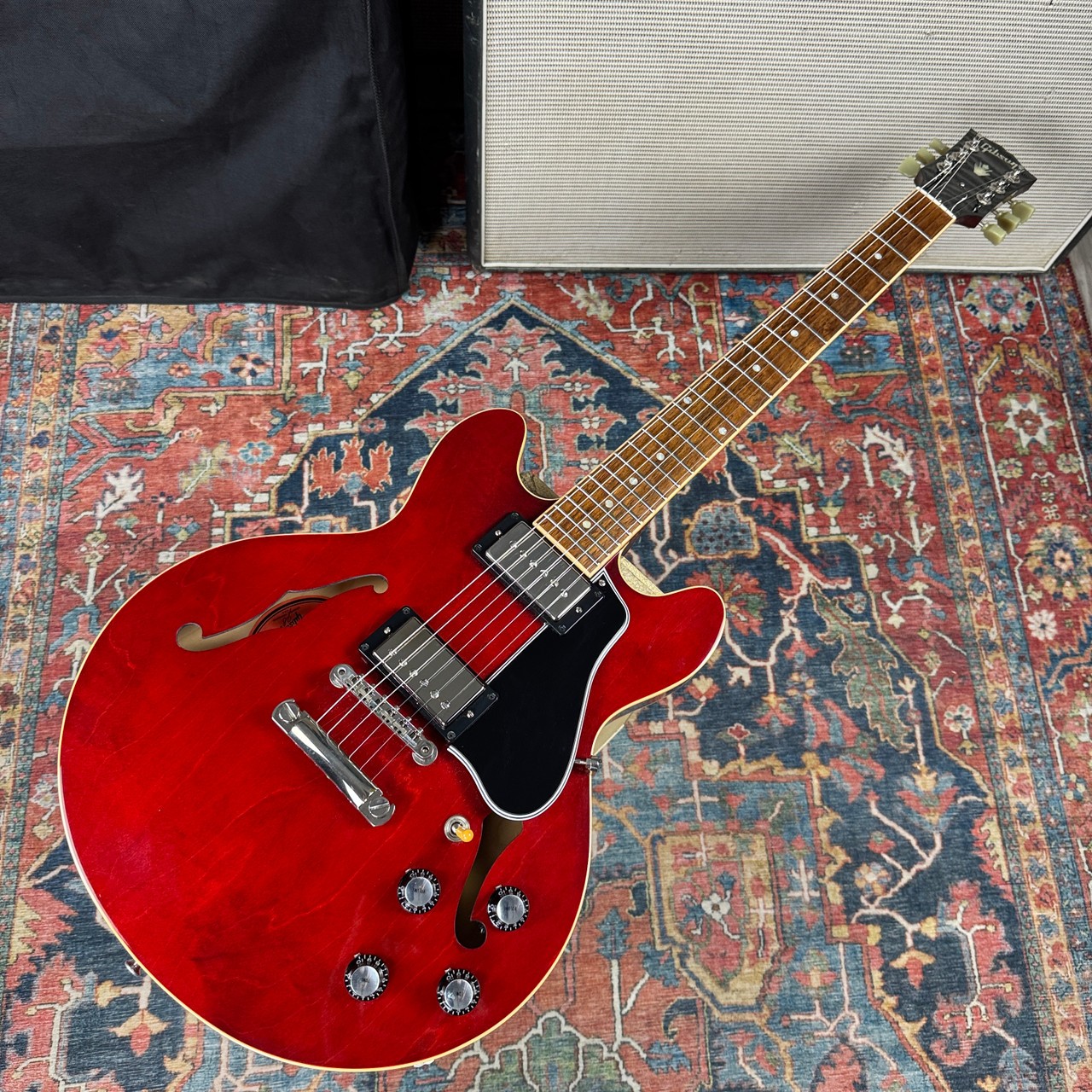 *Video* Gibson Custom Shop ES-339 Semi Hollowbody Cherry – 2009