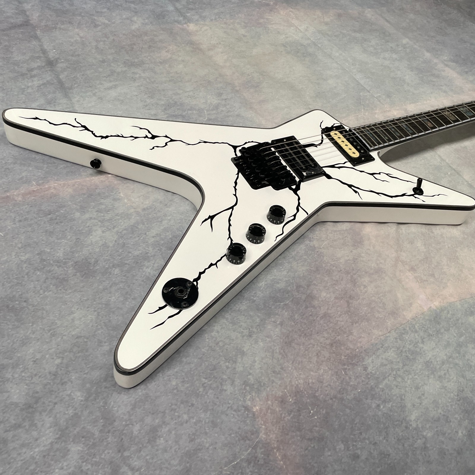 White Dime Washbun Electric Guitar Rosewood Fretboard Black Lightning Fast 9days