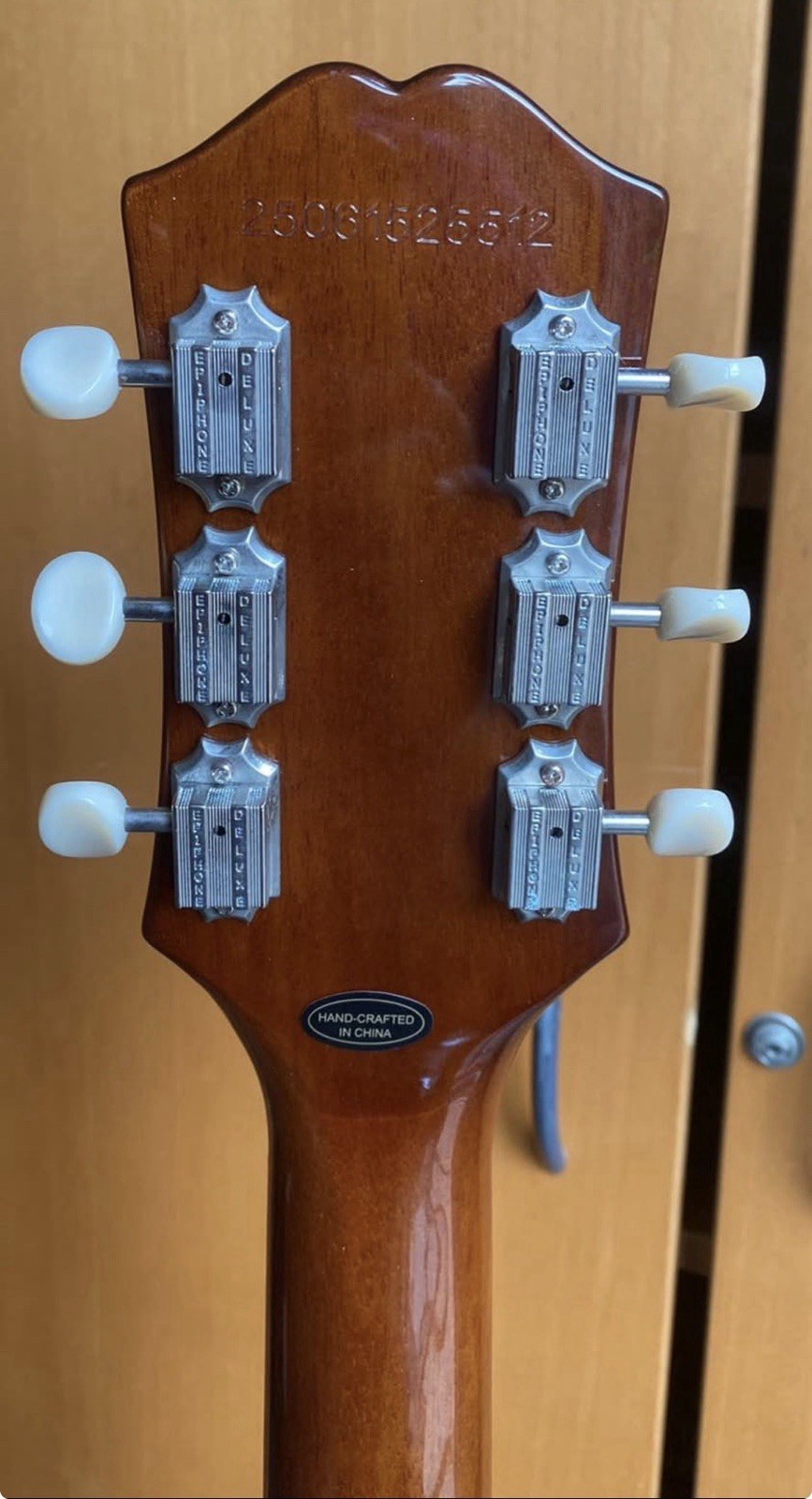 Epiphone 2025 “inspired by Gibson” Les Paul Junior Sunburst P-90 Pickup.
