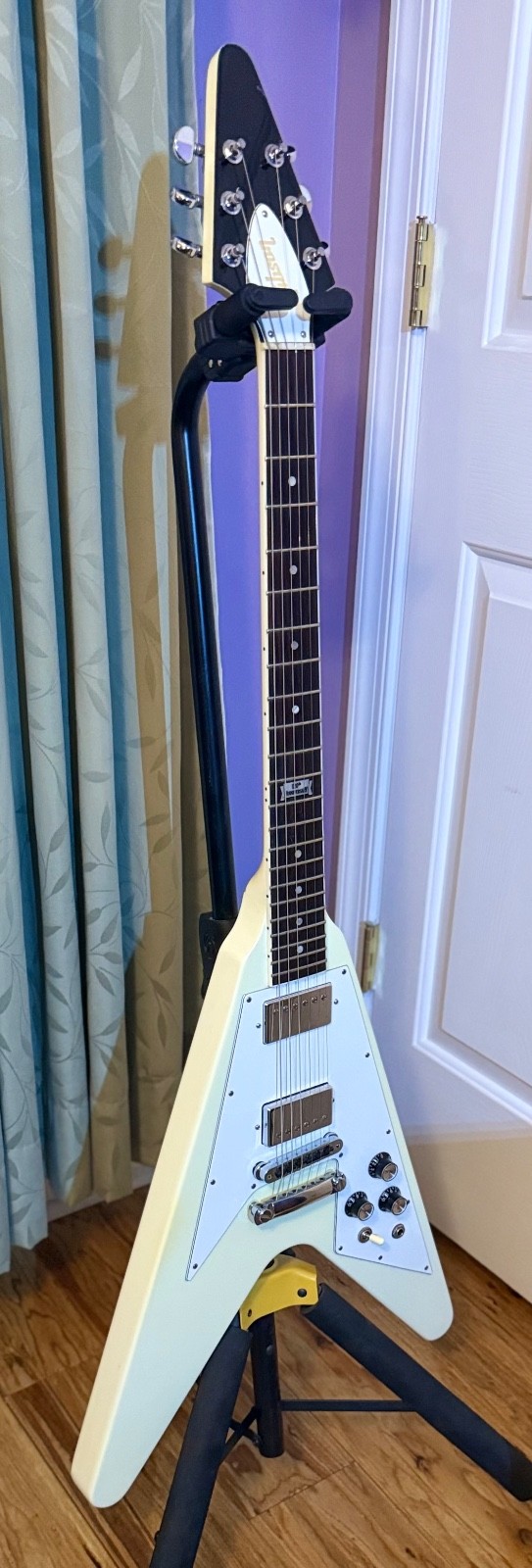 Gibson 120th Anniversary Flying V 2014 – Classic White – Better Pics soon!