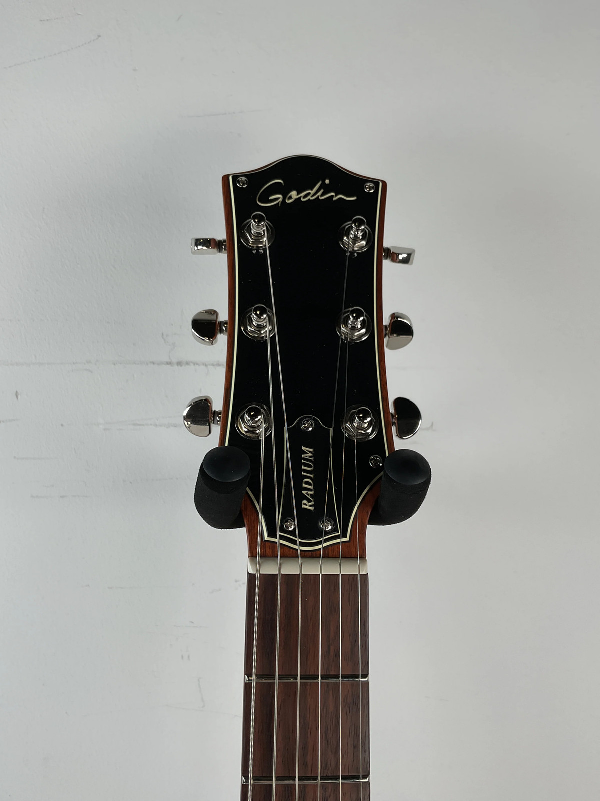 Godin Radium Electric Guitar – Winchester Brown – Misaligned Neck