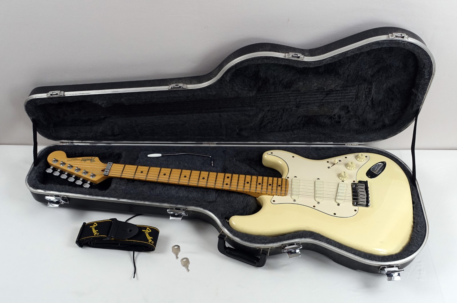 1992 Fender Stratocaster Plus Olympic White with Original Hardshell Case