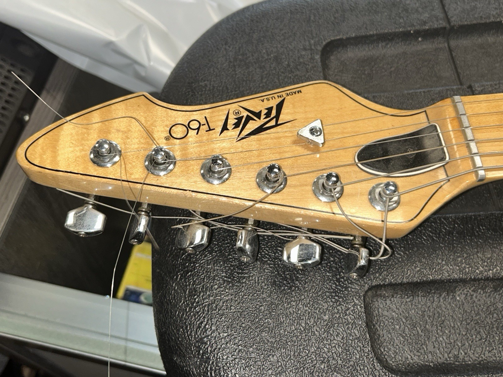 1982 Peavey T60 Electric Guitar – White – USA