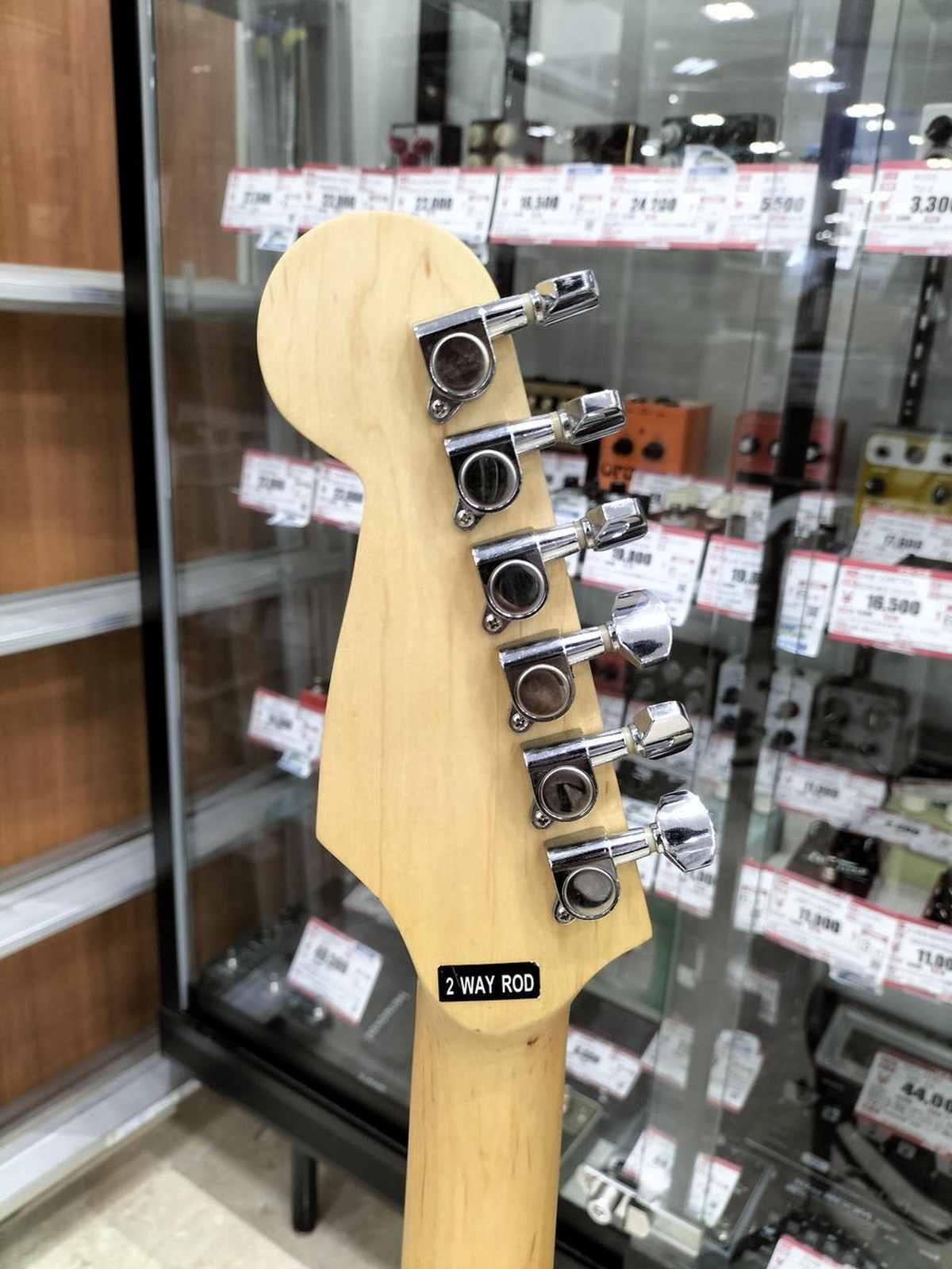 BUSKER’S ST Used Poplar body Maple neck Engineering wood fingerboard Sunburst