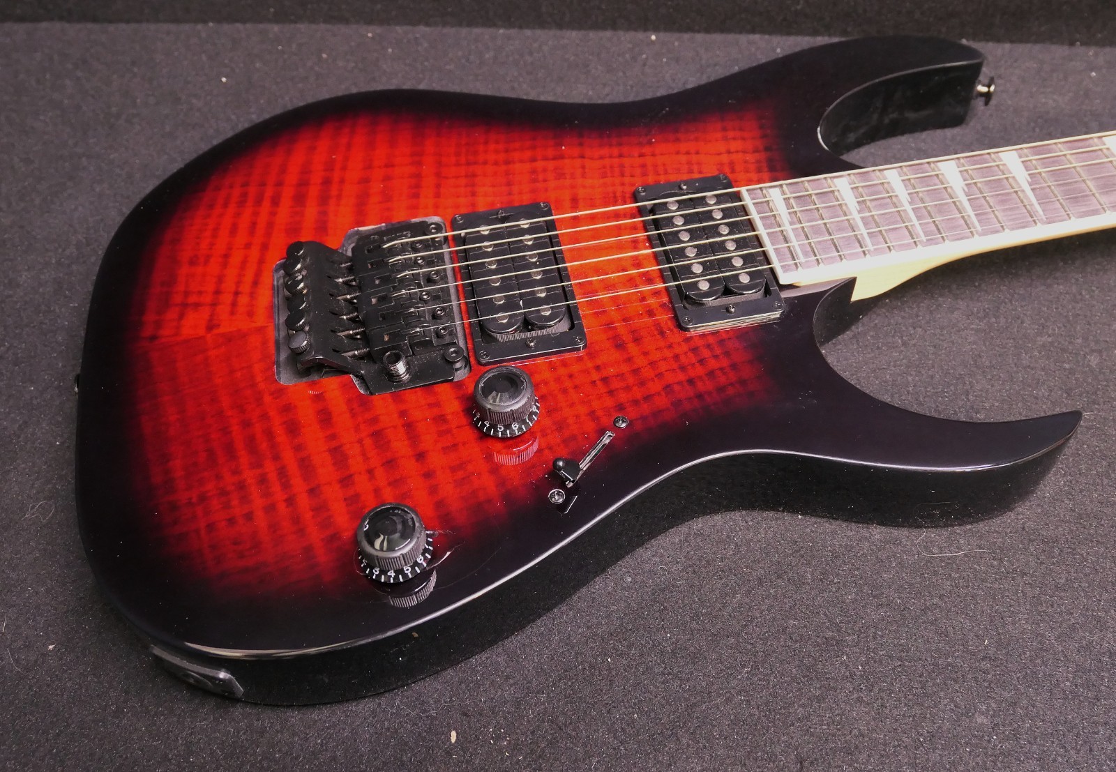 IBANEZ GRG320FA TRB ELECTRIC GUITAR Sharktooth Inlay LOCKING TREMOLO Red Burst