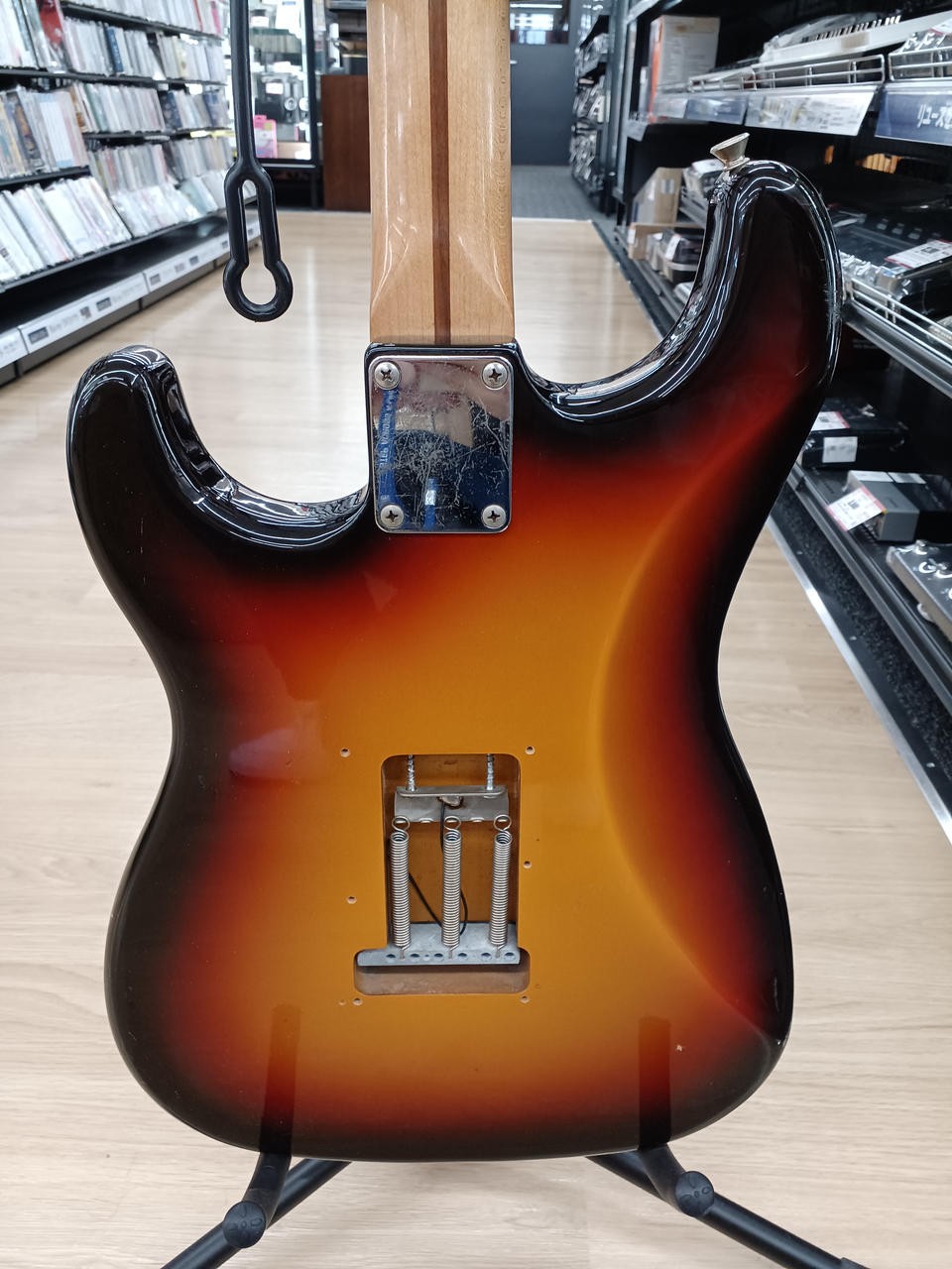SQUIER SST-33 Stratocaster-type Electric Guitar