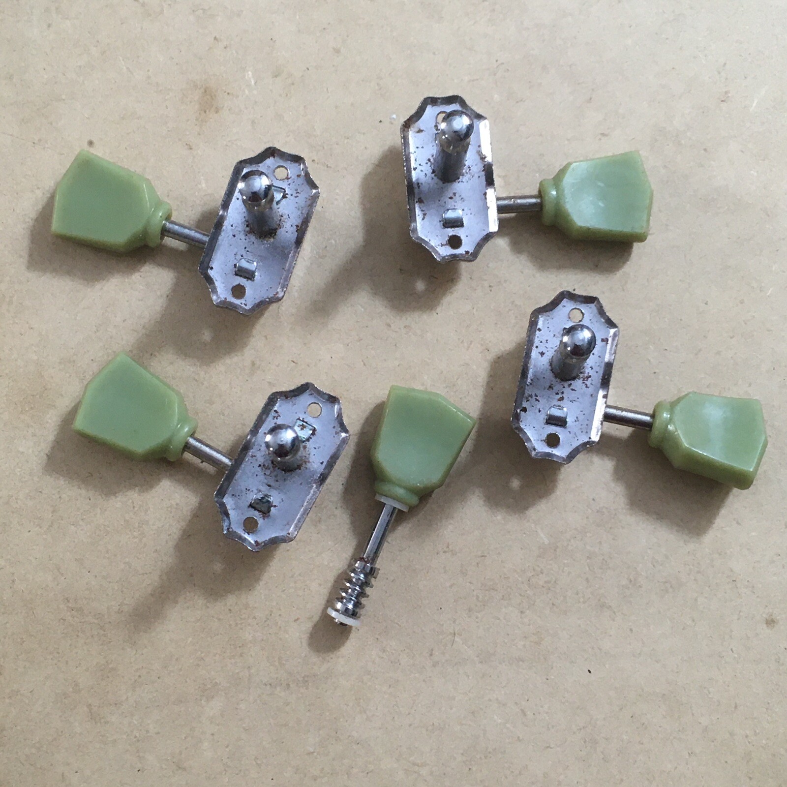 5 Vintage Style Electric Guitar Tuners 3×3 Aged Chrome Green Tulip Buttons Rare