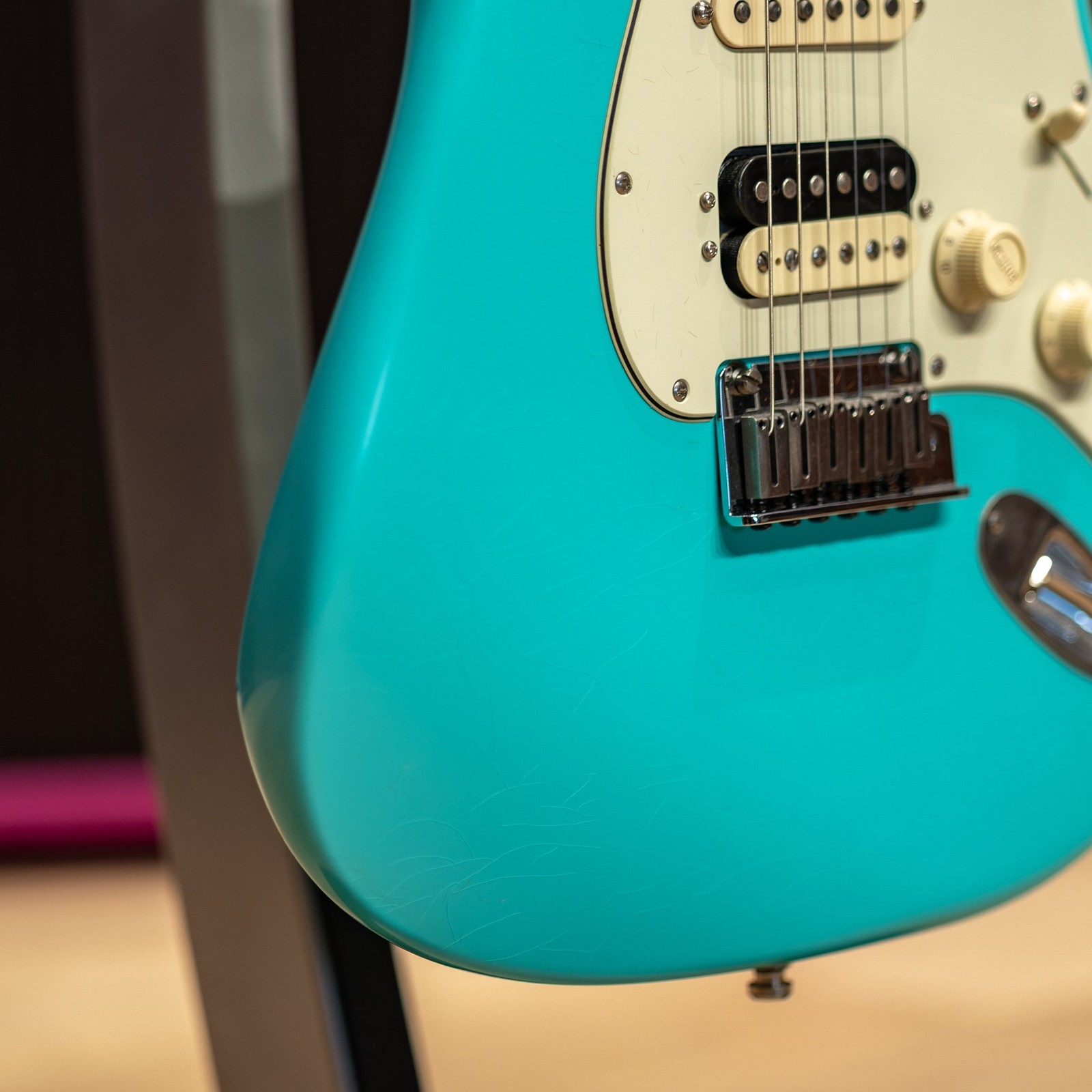 Fender American Ultra Luxe Vintage ’60s Stratocaster HSS – Sea Foam Green