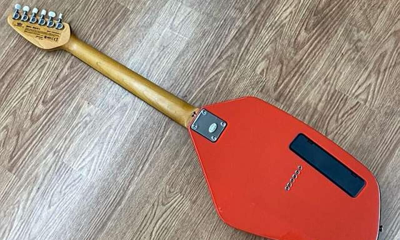 VOX APACHE-2 Phantom Guitar Salmon Red Built-in Speaker Battery Drive