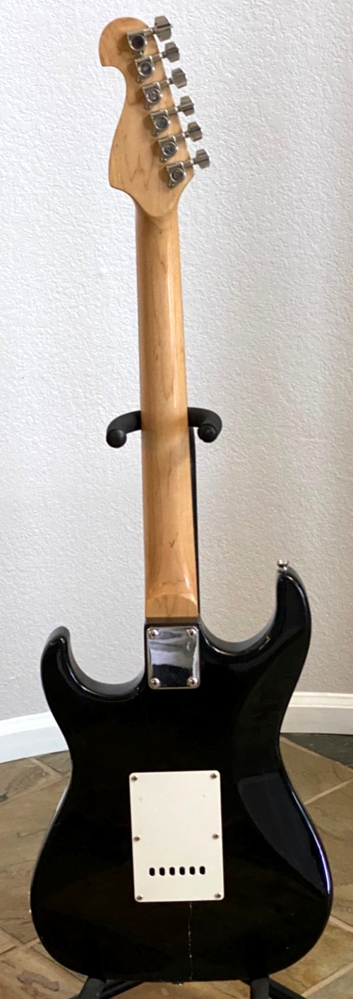 Lyon by Washburn Black White Electric Guitar – Cracked Body