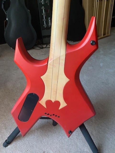 BC Rich Invisibolt Warlock