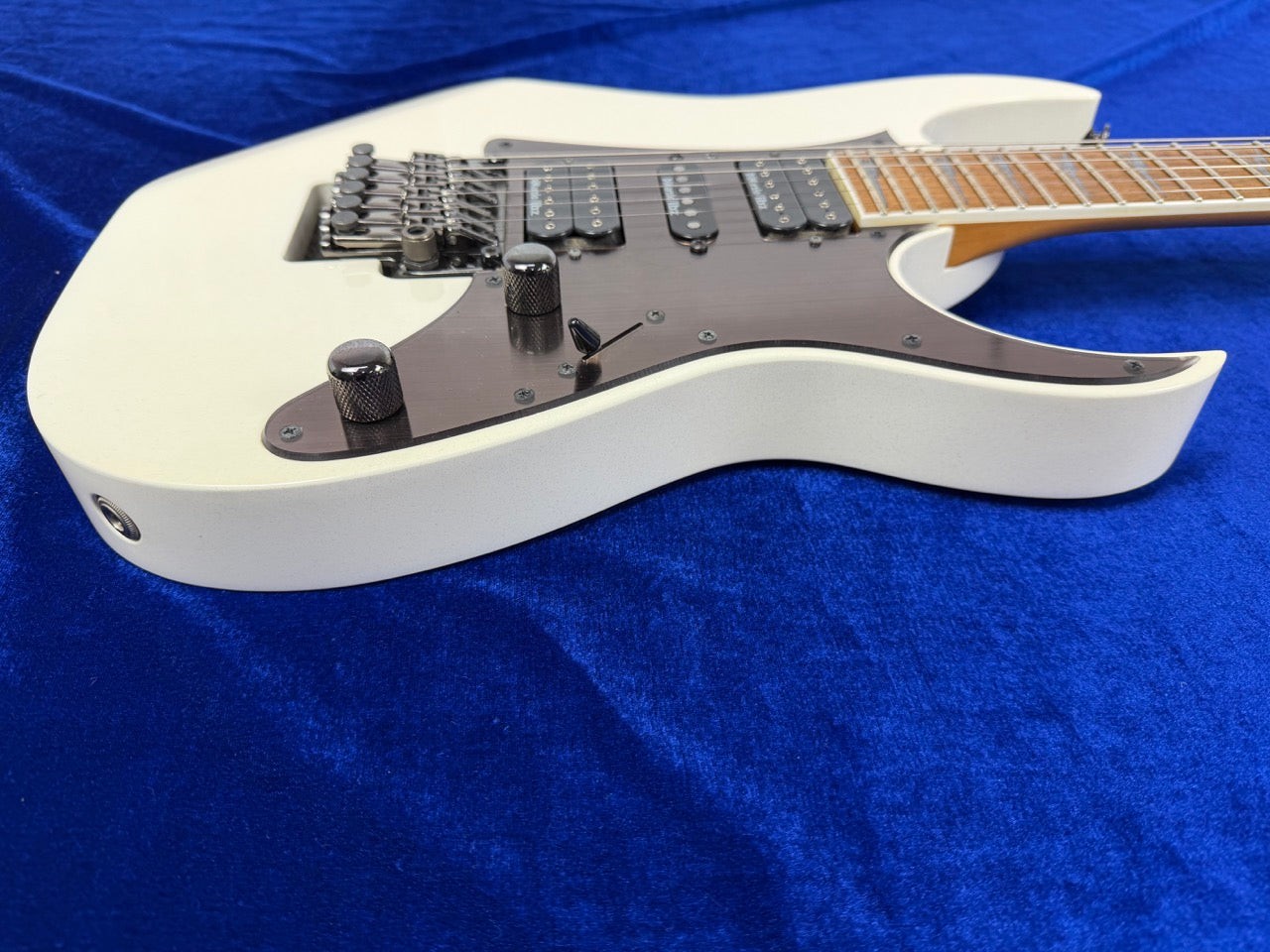 Ibanez RG2550Z-GW Galaxy White Used 2008 Rosewood Fingerboard w/Hard Case