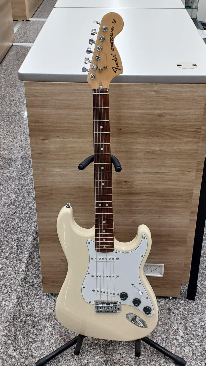 FENDER JAPAN ST72 Stratocaster type