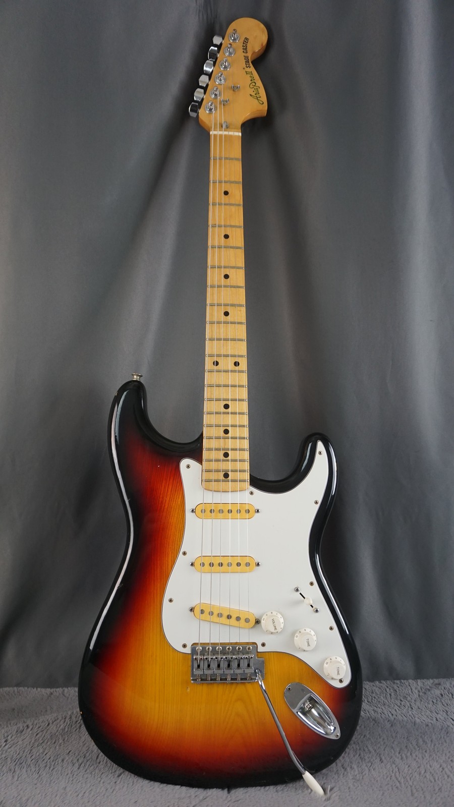 Aria Pro II Stagecaster – Sunburst 1970s Japan w/ Hard Case