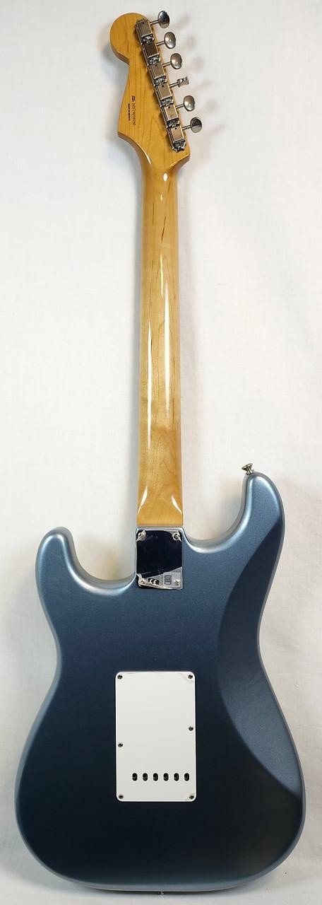 Fender Vintera ’60s Stratocaster, Pau Ferro FB, Ice Blue Metallic, Deluxe Gig Ba