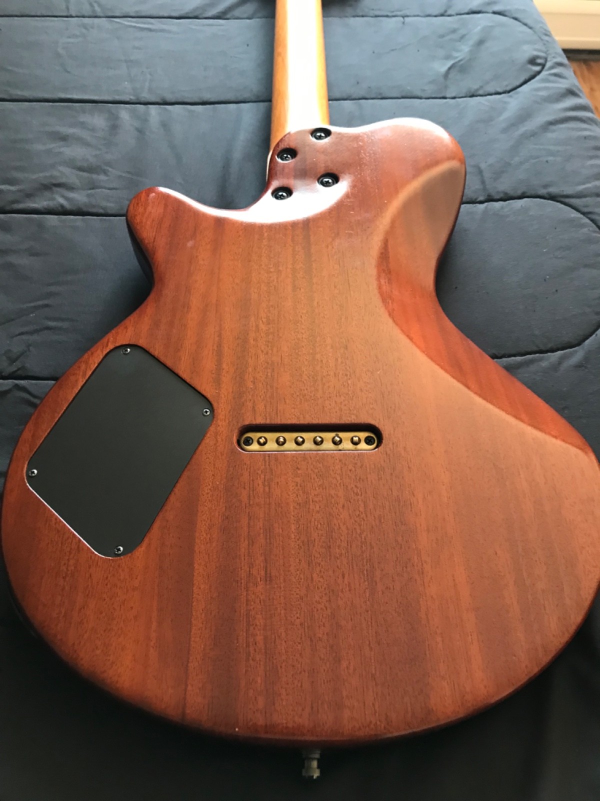 Godin Exit 22/ A6 Ultra – Solid Mahogany Rosewood Maple Neck