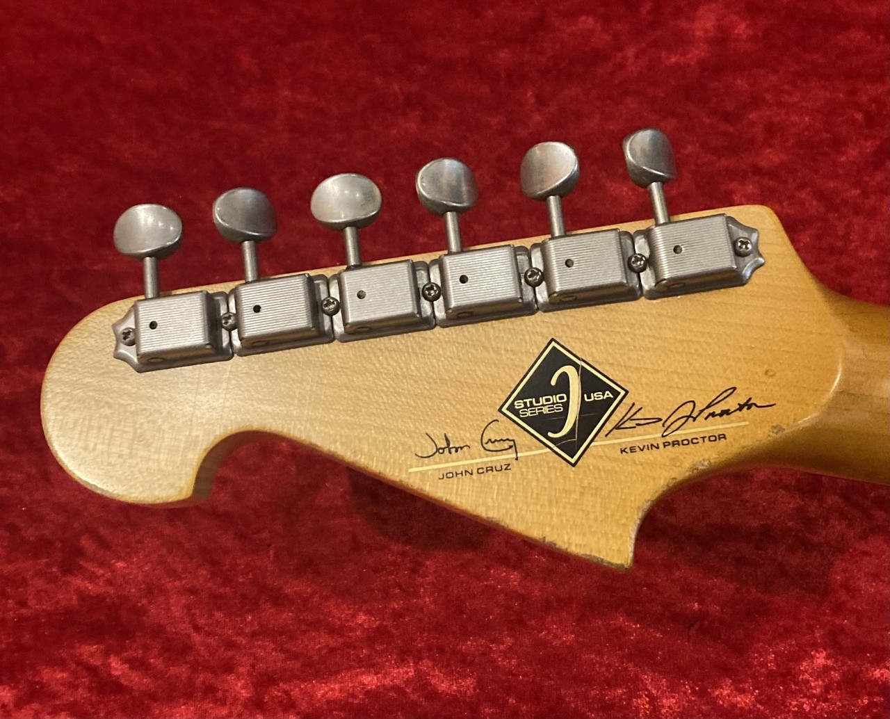 Iconic Guitars John Cruz Solana Shoreline Gold Over Black 3.31kg Electric Guitar