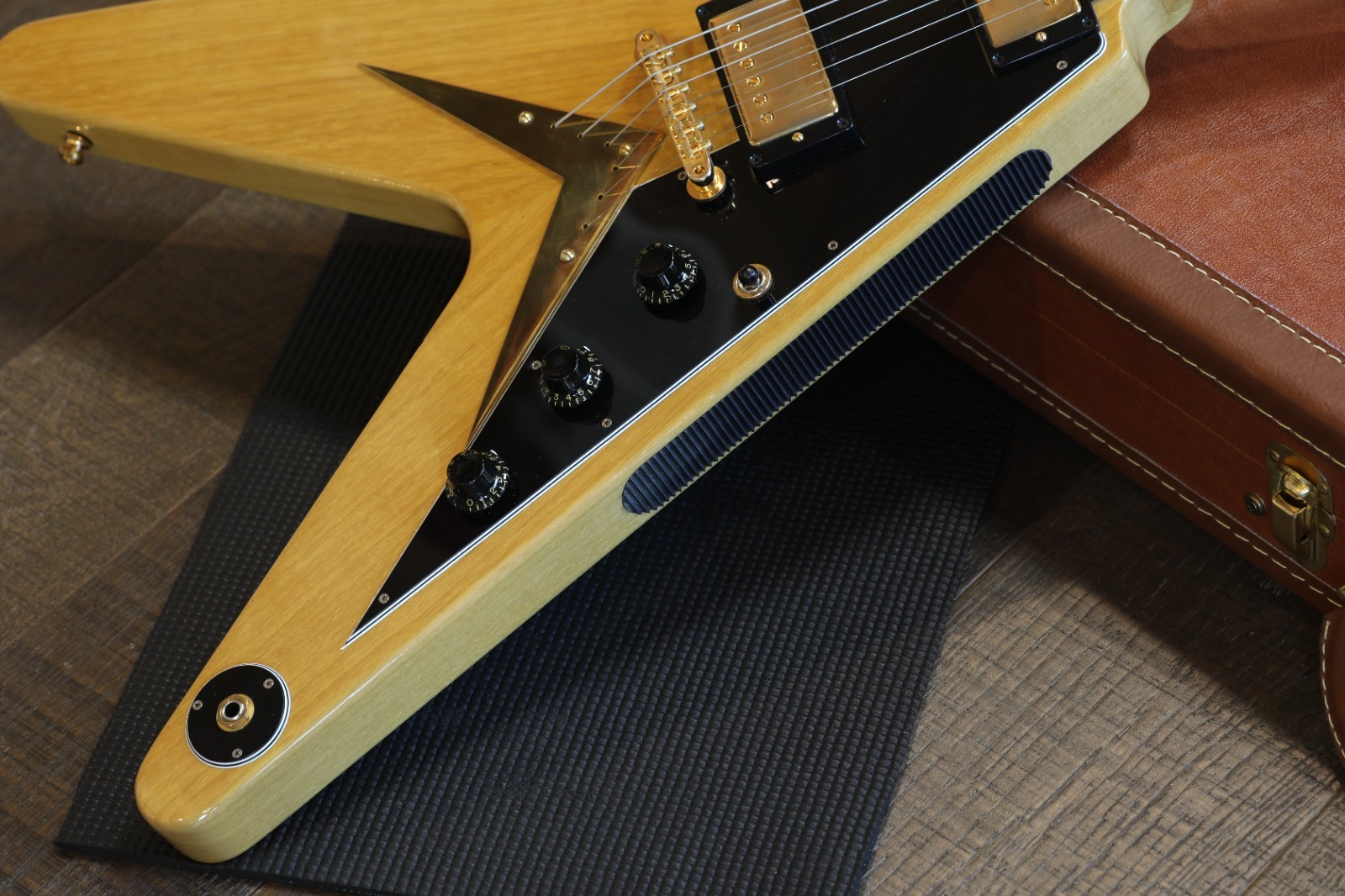Minty! 2024 Gibson Custom Shop ’58 Korina Flying V Guitar Natural + COA OHSC