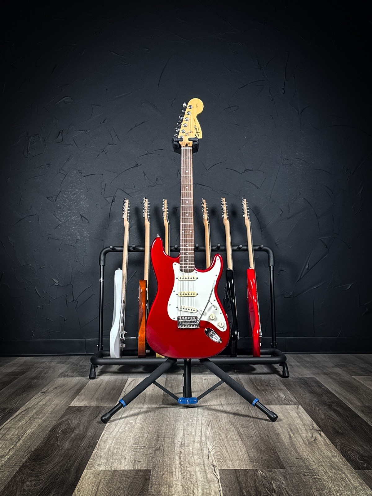 Squier Affinity Stratocaster – Candy Apple Red