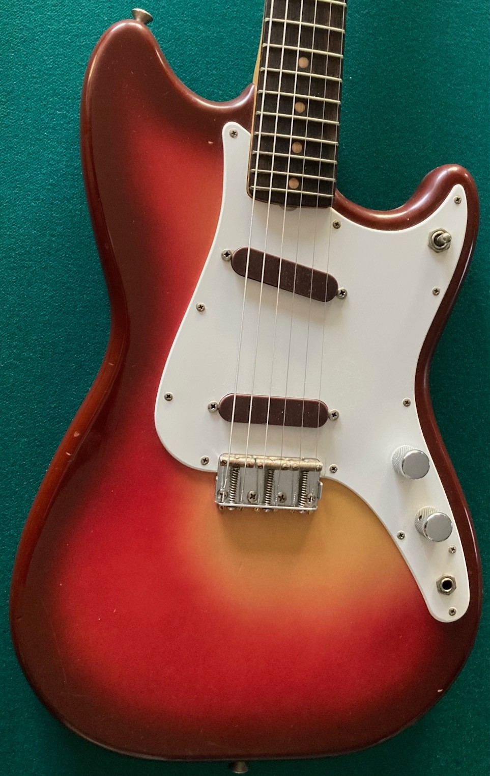 VINTAGE~ORIGINAL~1963~FENDER~DUO-SONIC~ELECTRIC GUITAR~SUNBURST~PRE-CBS~OHC