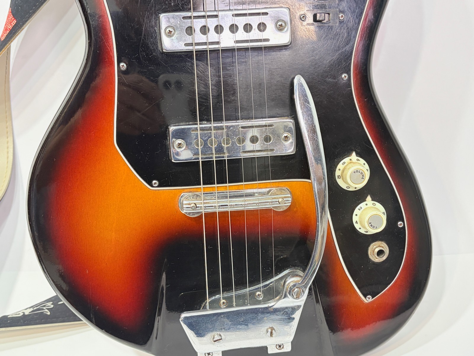 Vintage Kay ET-200 Electric Guitar Sunburst Offset Tremolo Dual Pickup Plays exc