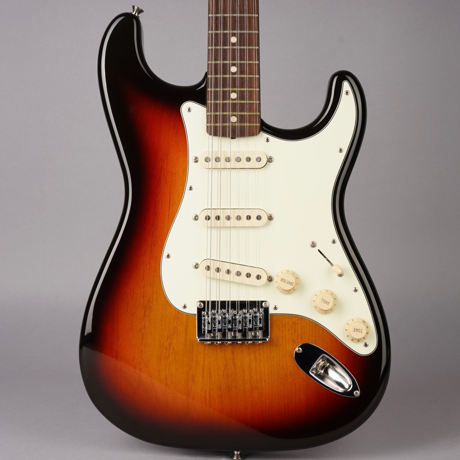 Fender Japan Stratocaster XII – MIJ – 2002 – Sunburst w/HSC