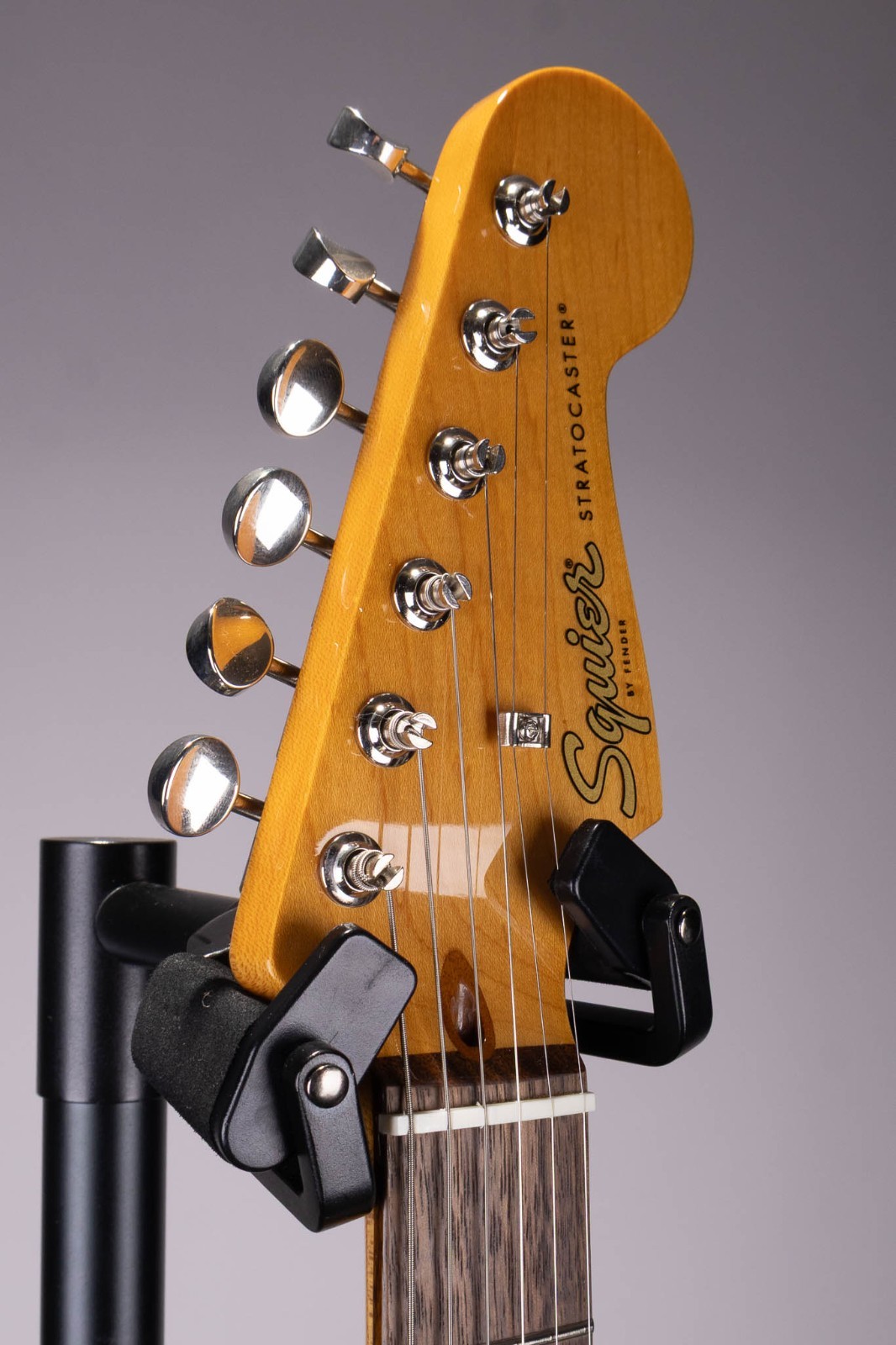 Squier Classic Vibe ’60s Stratocaster Electric Guitar 3-Color Sunburst