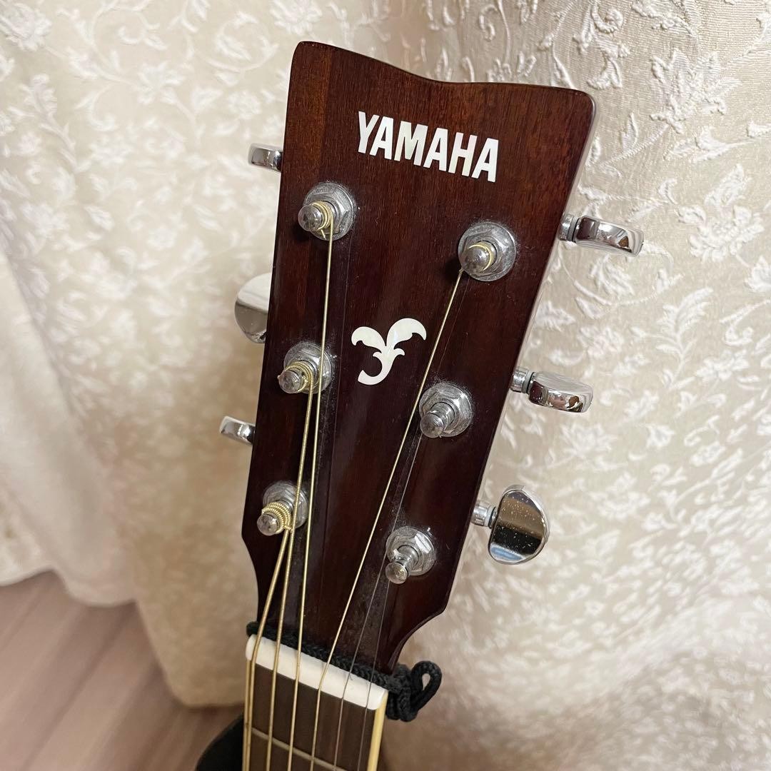 YAMAHA FS820 acoustic guitar