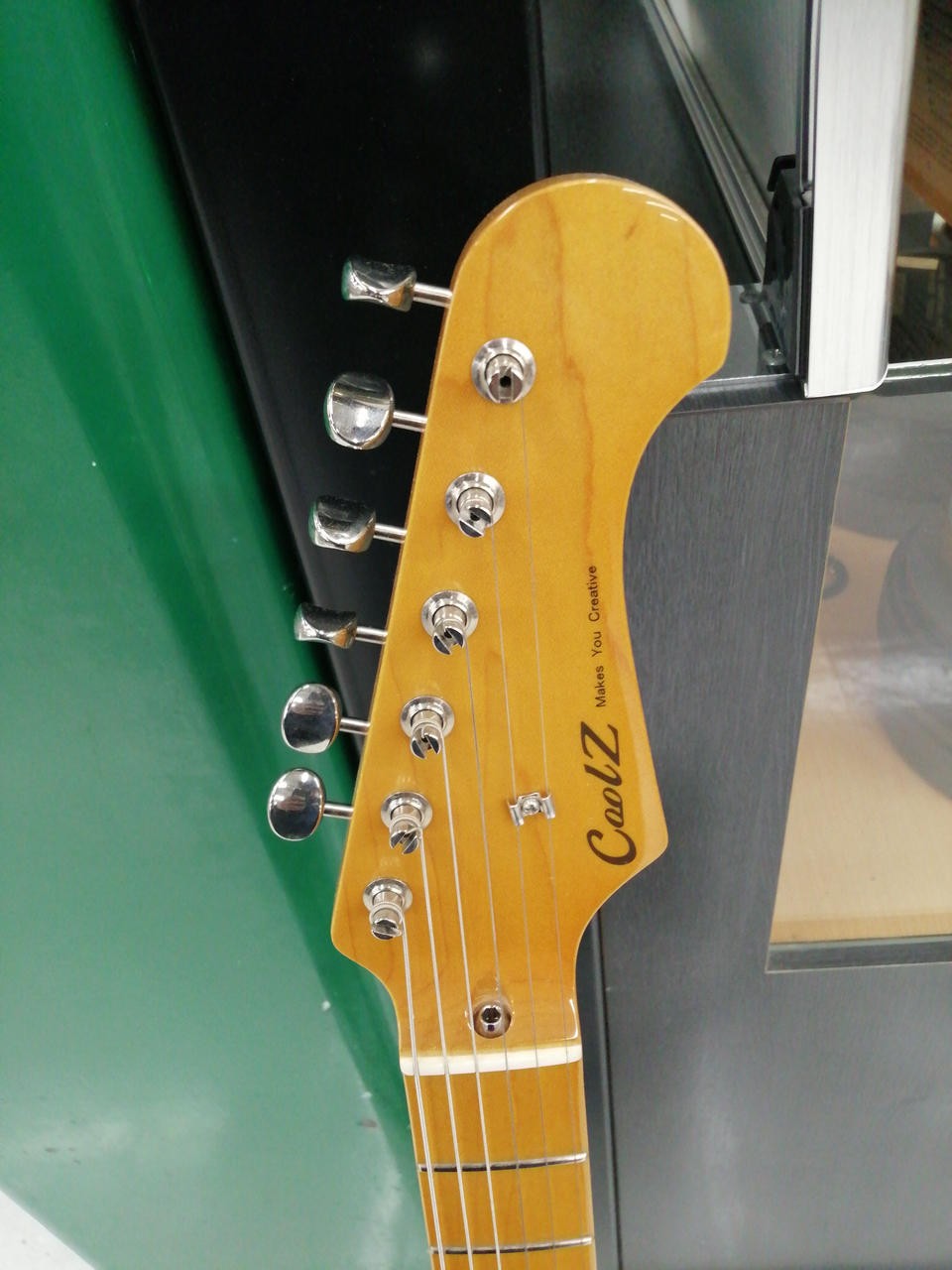COOLZ ZST-1R Solid Body Electric Guitar w/ Case Rare Tested in Japan TB03 24.5