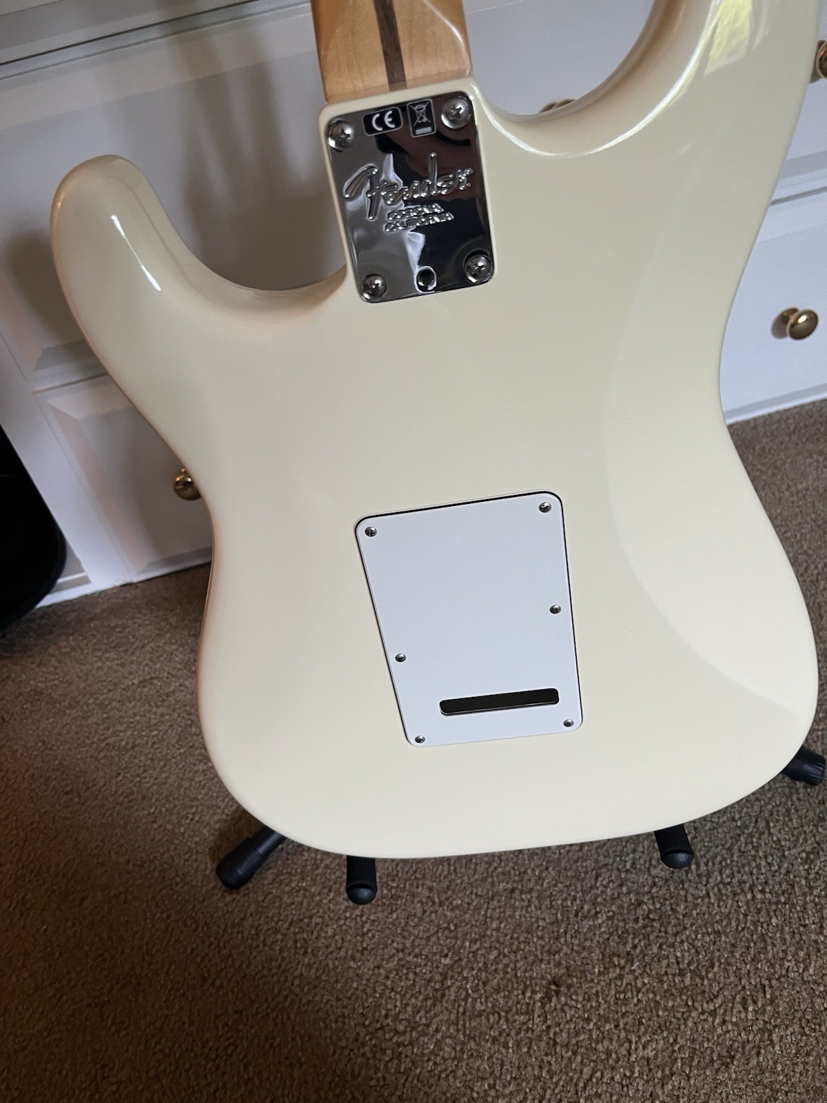 2018 U.S. American Pro Stratocaster Rosewood Olympic White w/Elite Molded Case